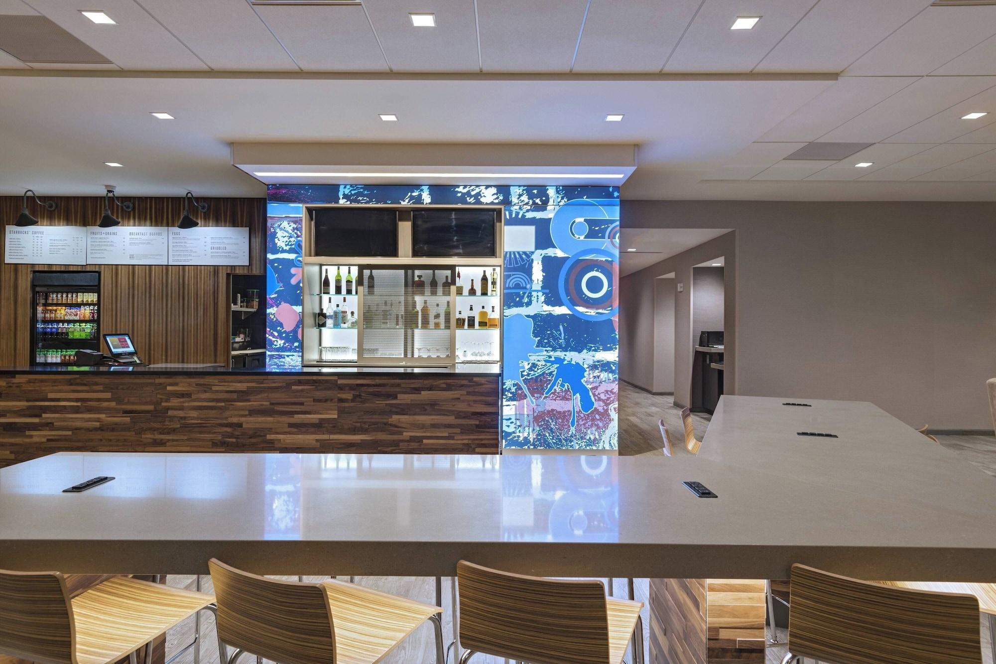 Bar/Salón Courtyard by Marriott St. Louis Brentwood