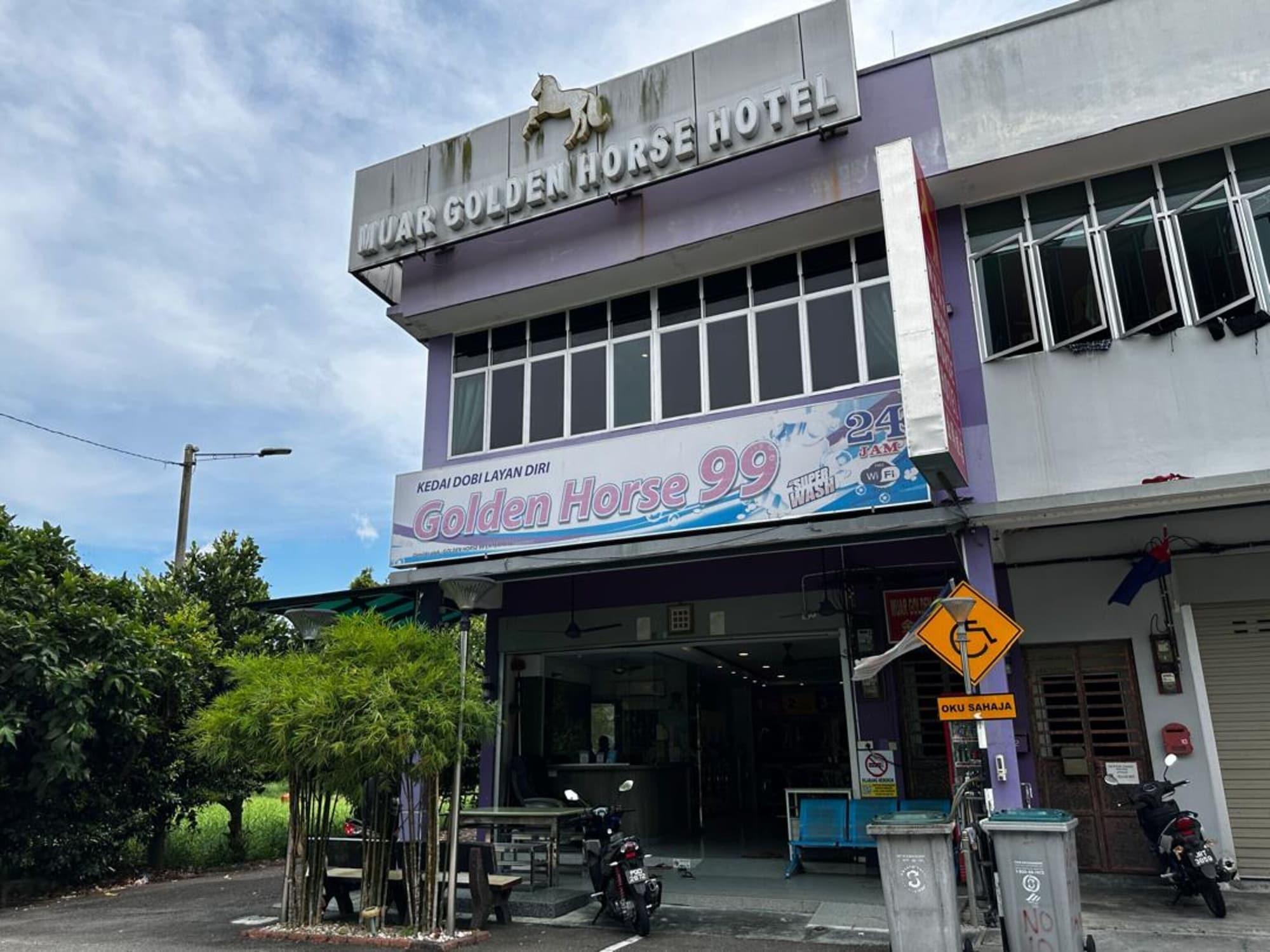 Varios OYO 91242 Muar Golden Horse Hotel