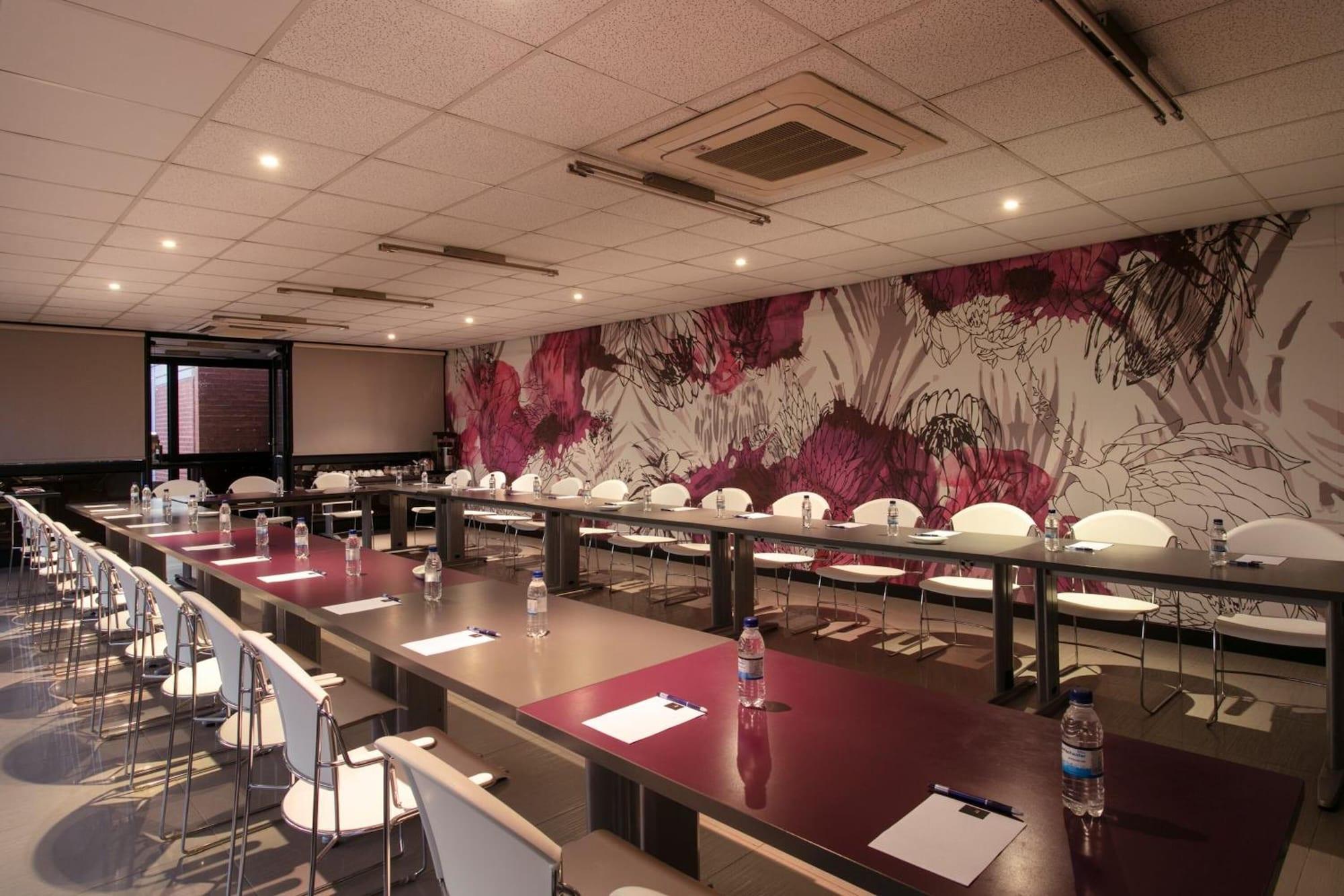 Sala de Reuniones Absolute Farenden Apartments