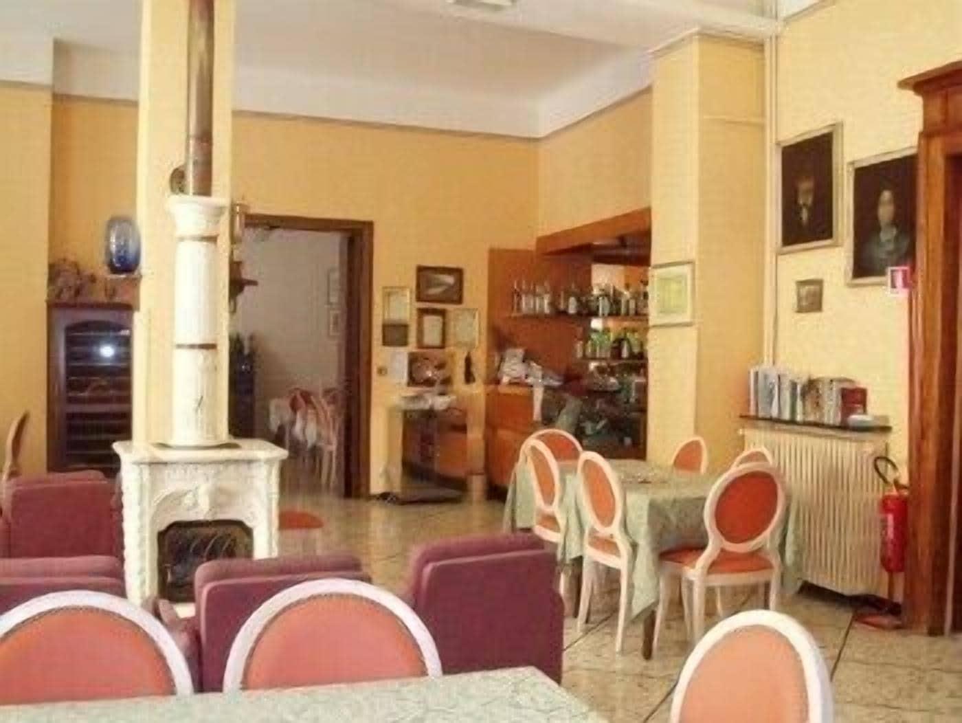 Bar/Salón Albergo Amici