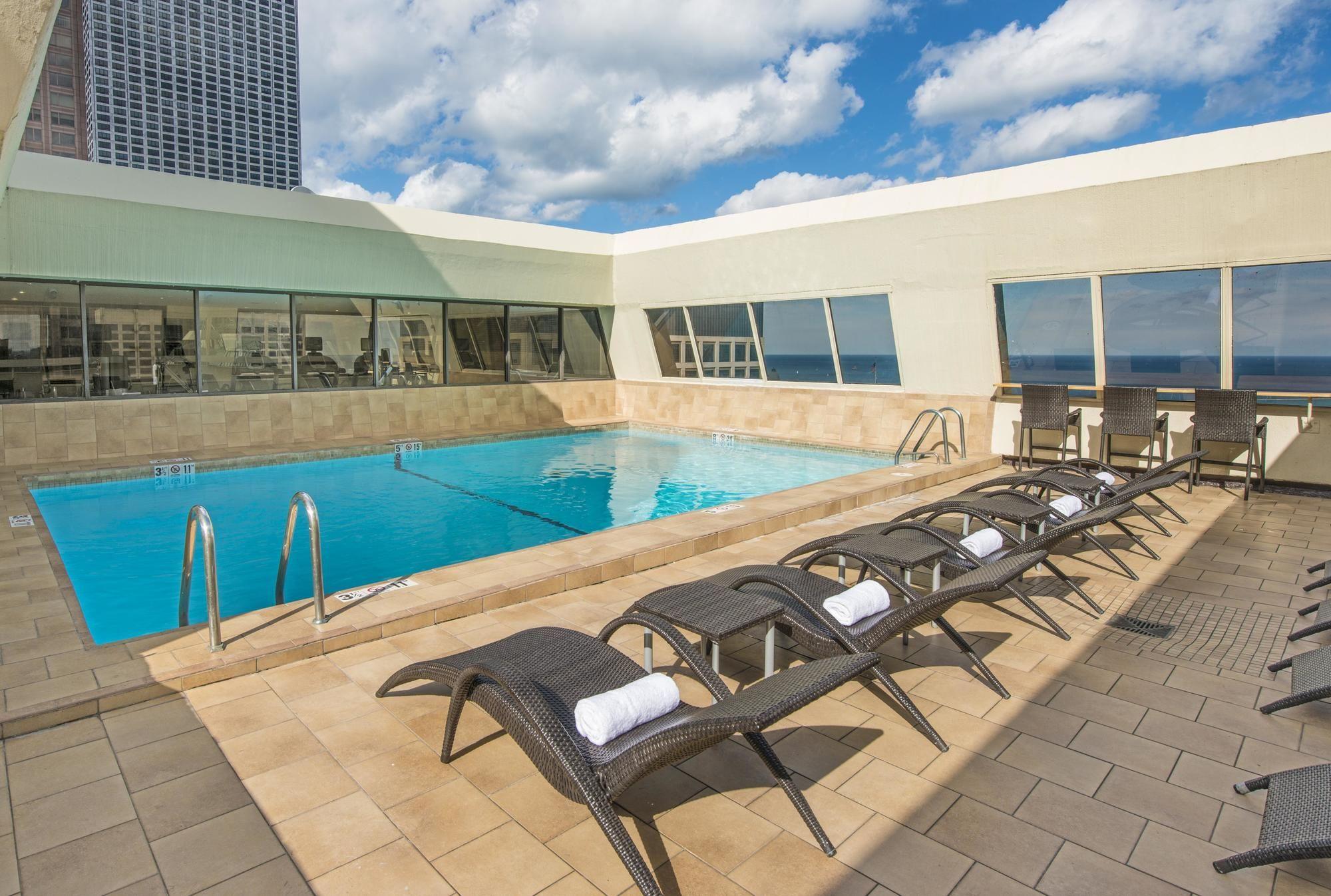 Pool view Hampton Inn Chicago Downtown/Magnificent Mile