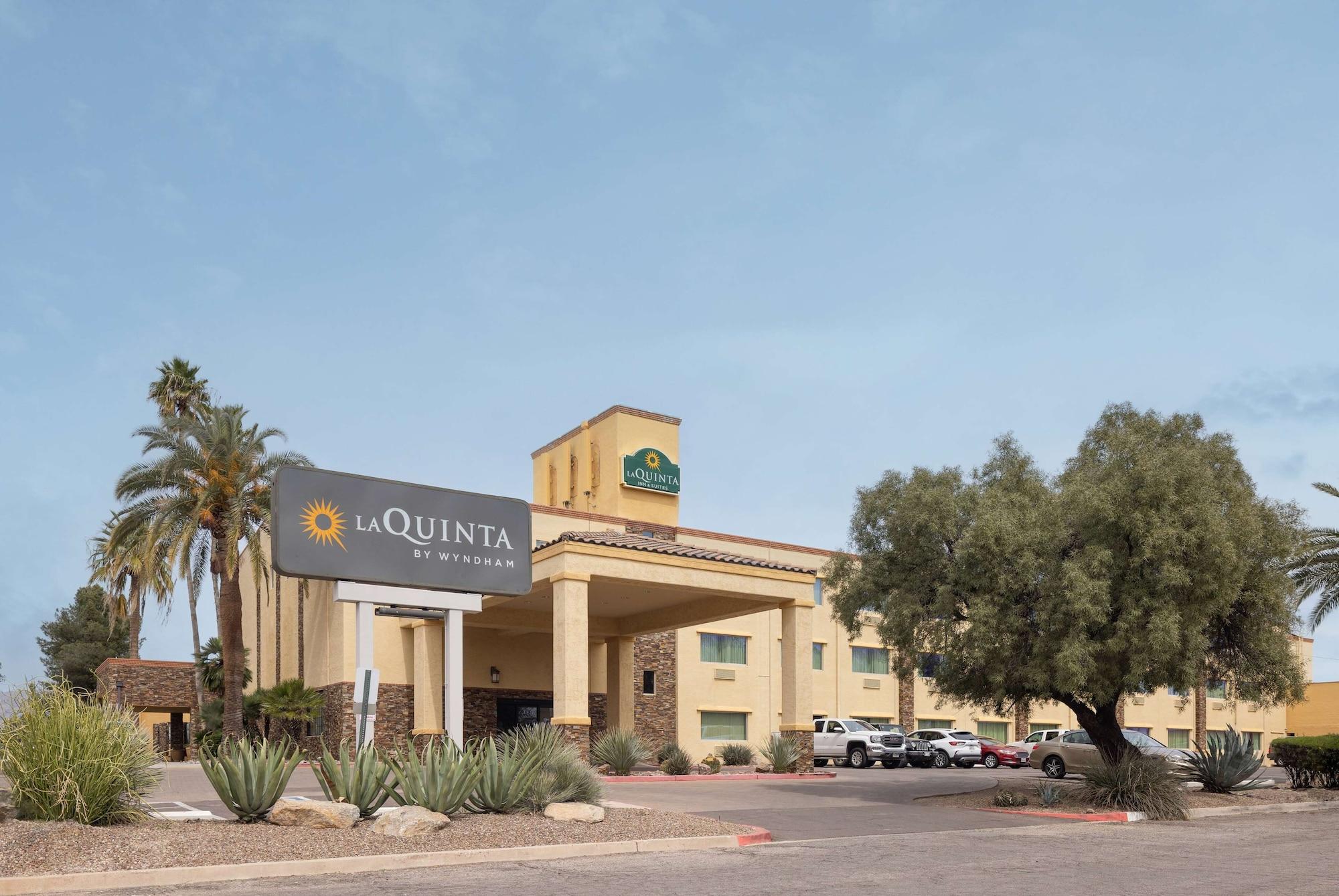 Vista Exterior La Quinta Inn & Suites by Wyndham Tucson - Reid Park