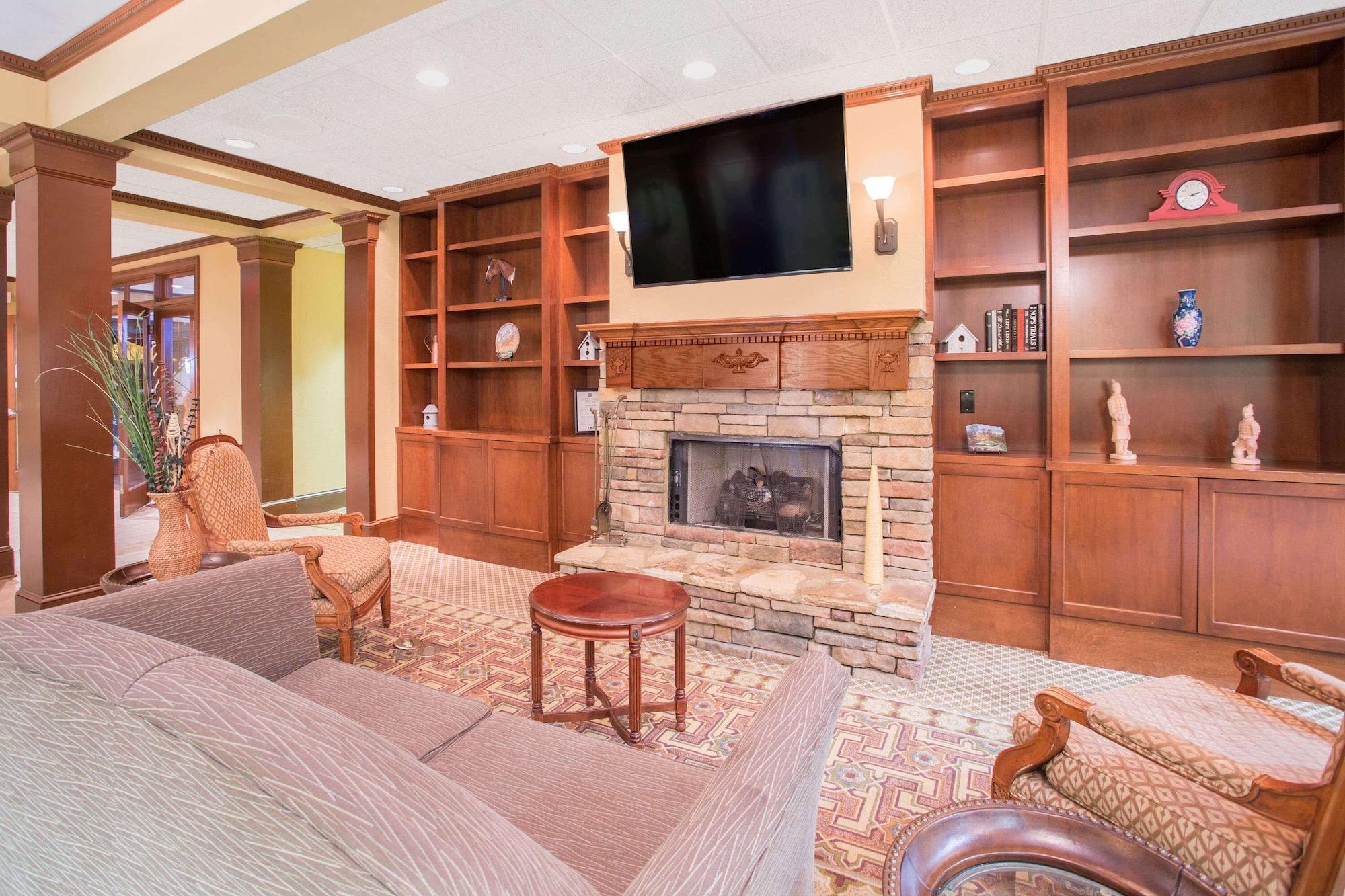 Vista Lobby Hawthorn Extended Stay by Wyndham Conyers