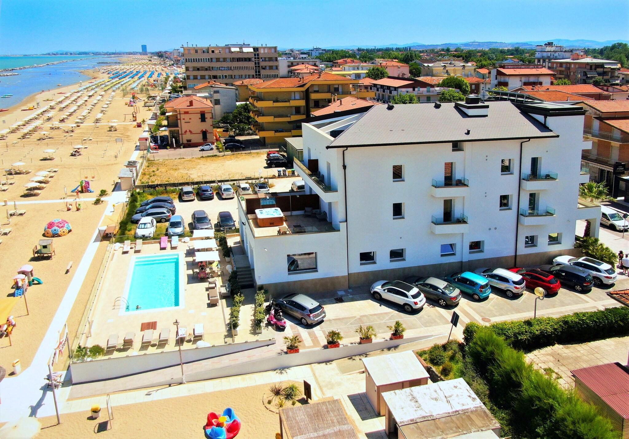 Vista Exterior You & Me Beach Hotel