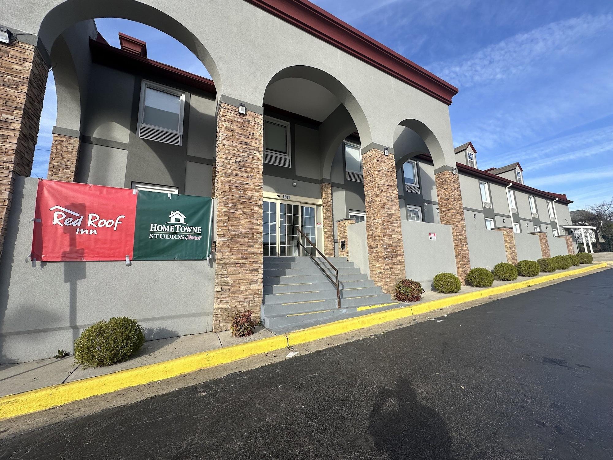 Varios HomeTowne Studios by Red Roof Richmond, VA - W Broad St