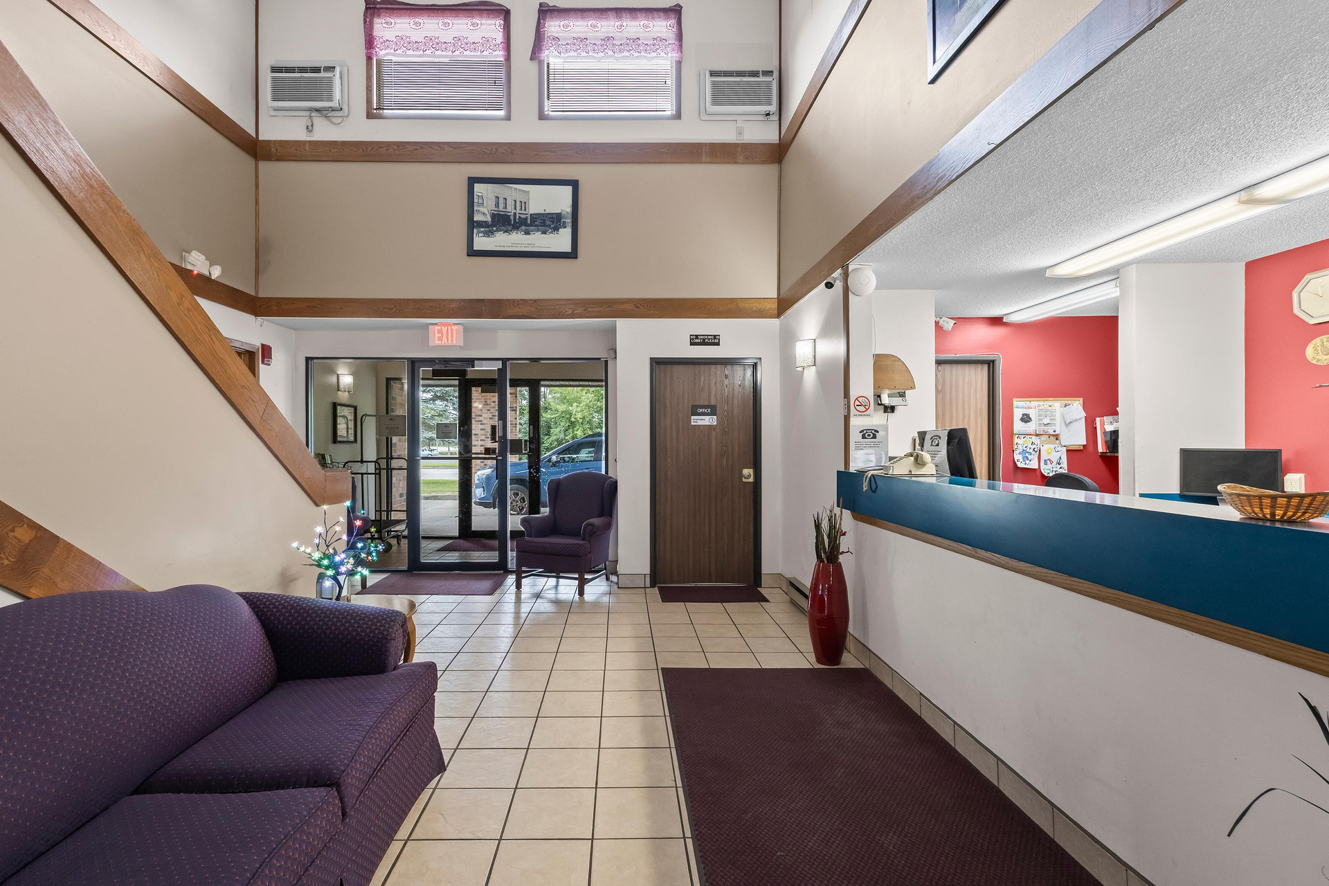 Vista Lobby Wautoma Inn by OYO Near Airport WI 73