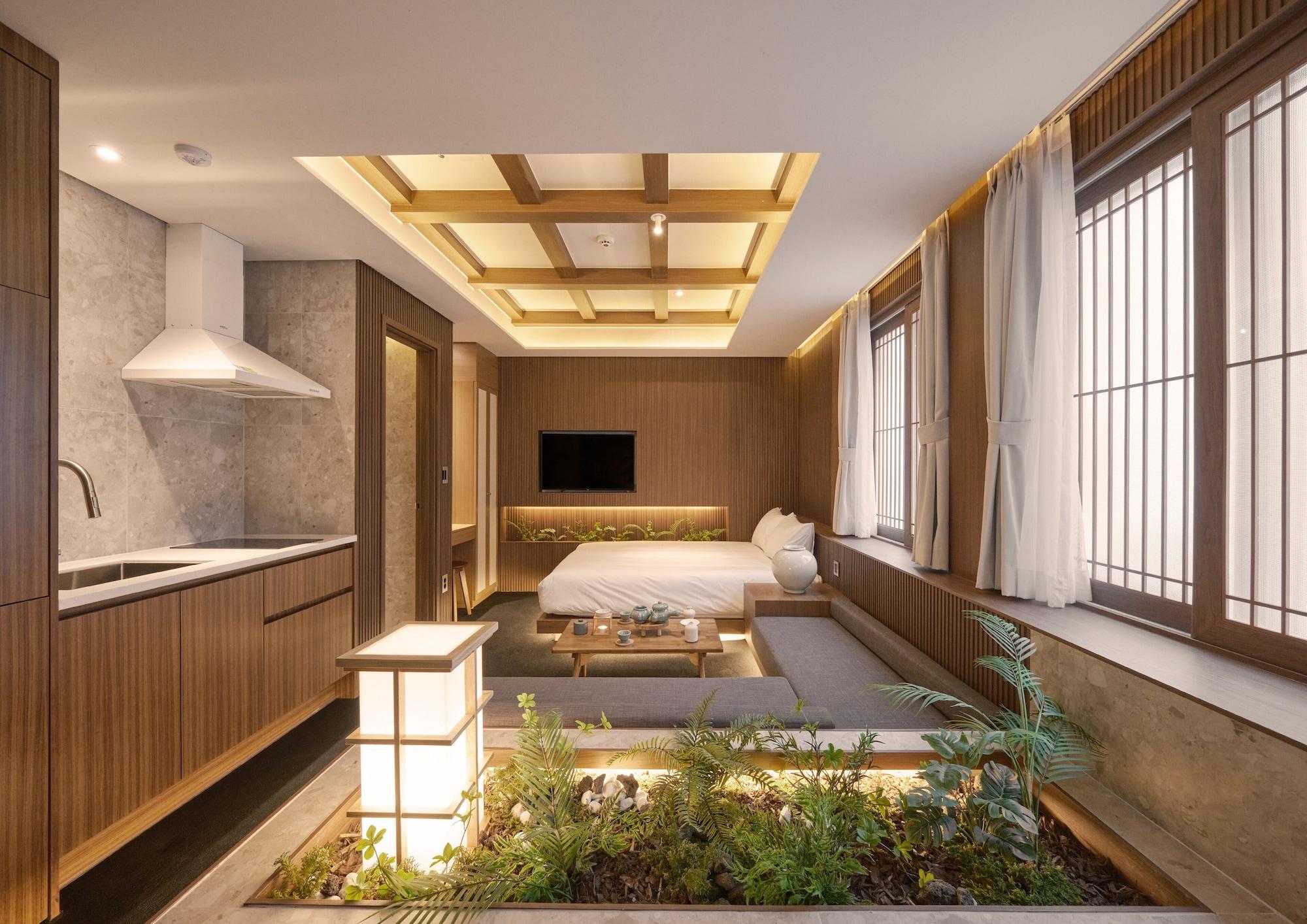 Varios UH Suite The Myeongdong