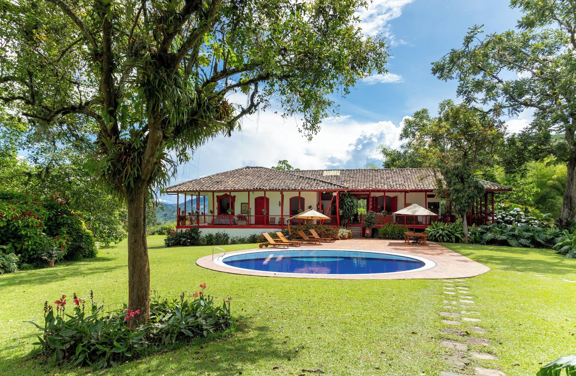Vista Piscina Hacienda Venecia Main House & Coffee Lodge