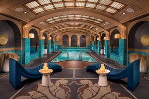Paquete - Virgin Hotel Las Vegas, Curio Collection by Hilton