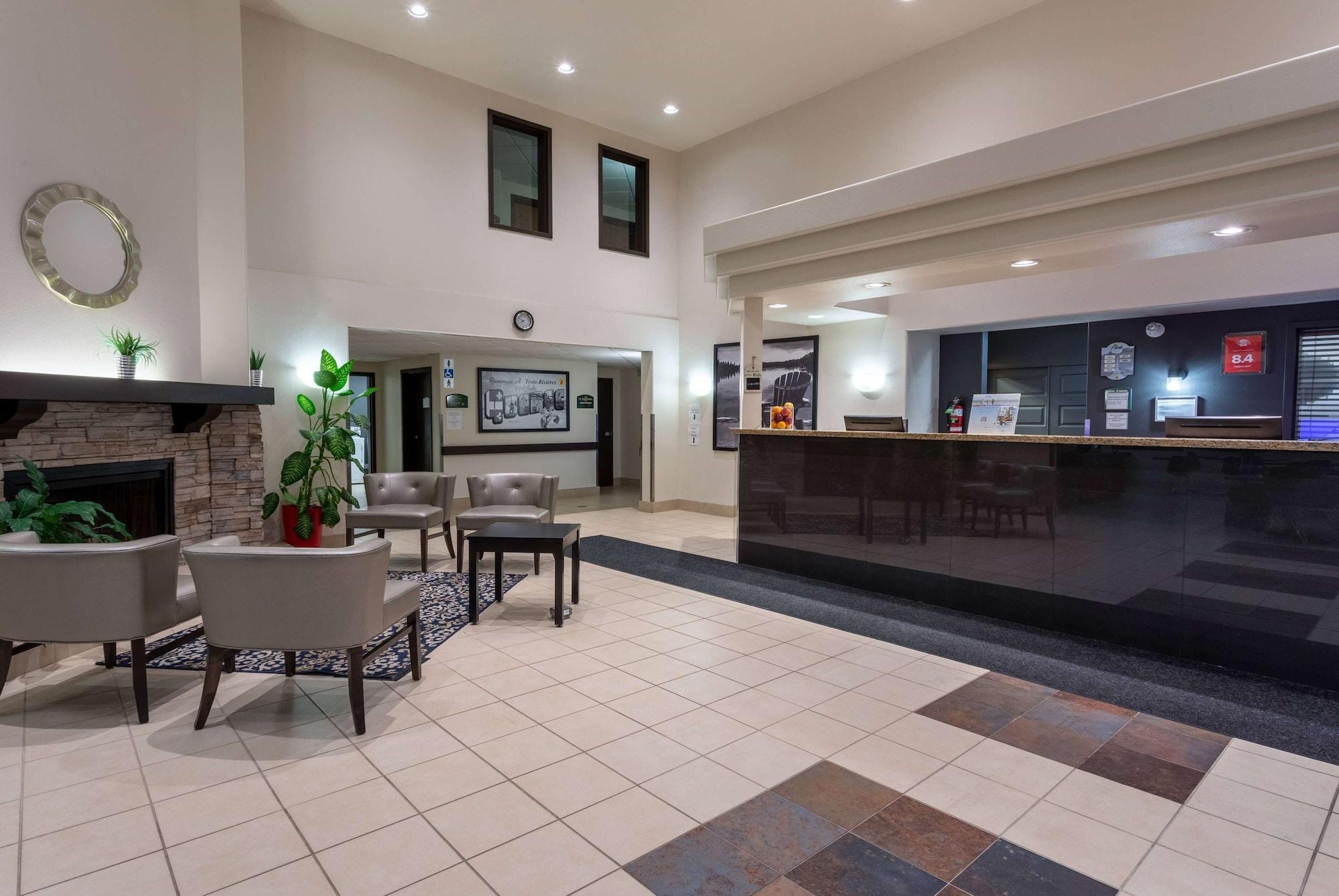Vista Lobby Super 8 by Wyndham Trois-Rivieres