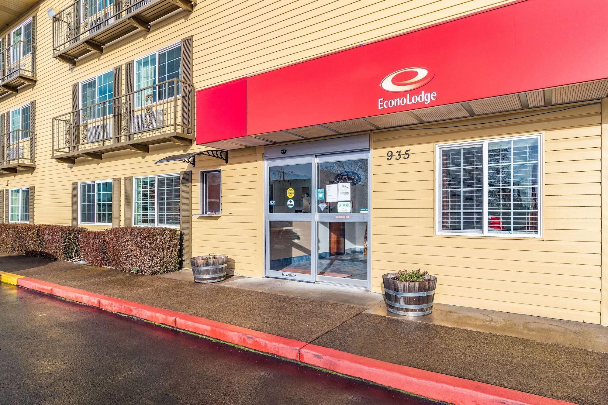 Vista Exterior Econo Lodge Corvallis Near University