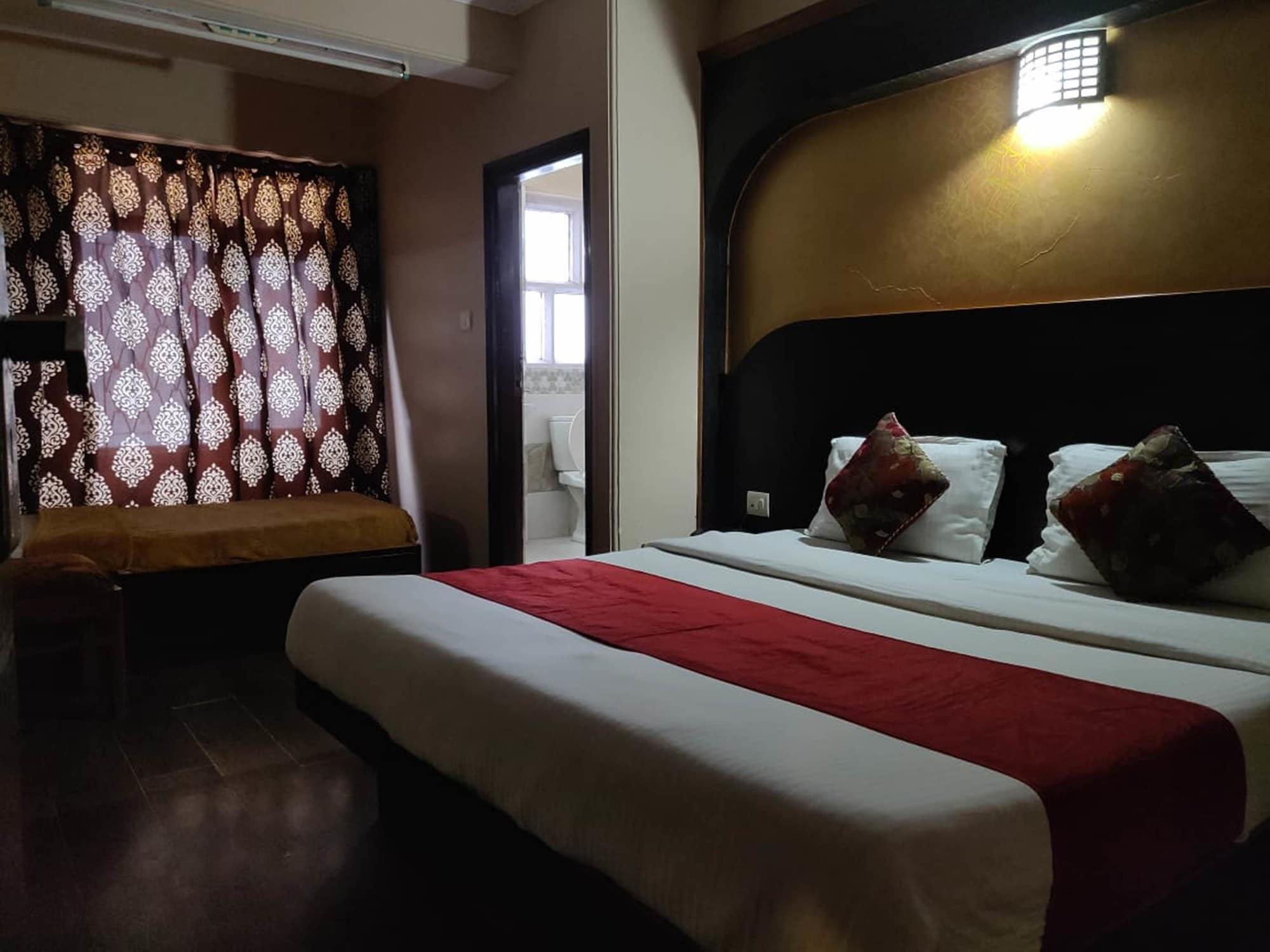 Varios Hotel Sidharth Regency