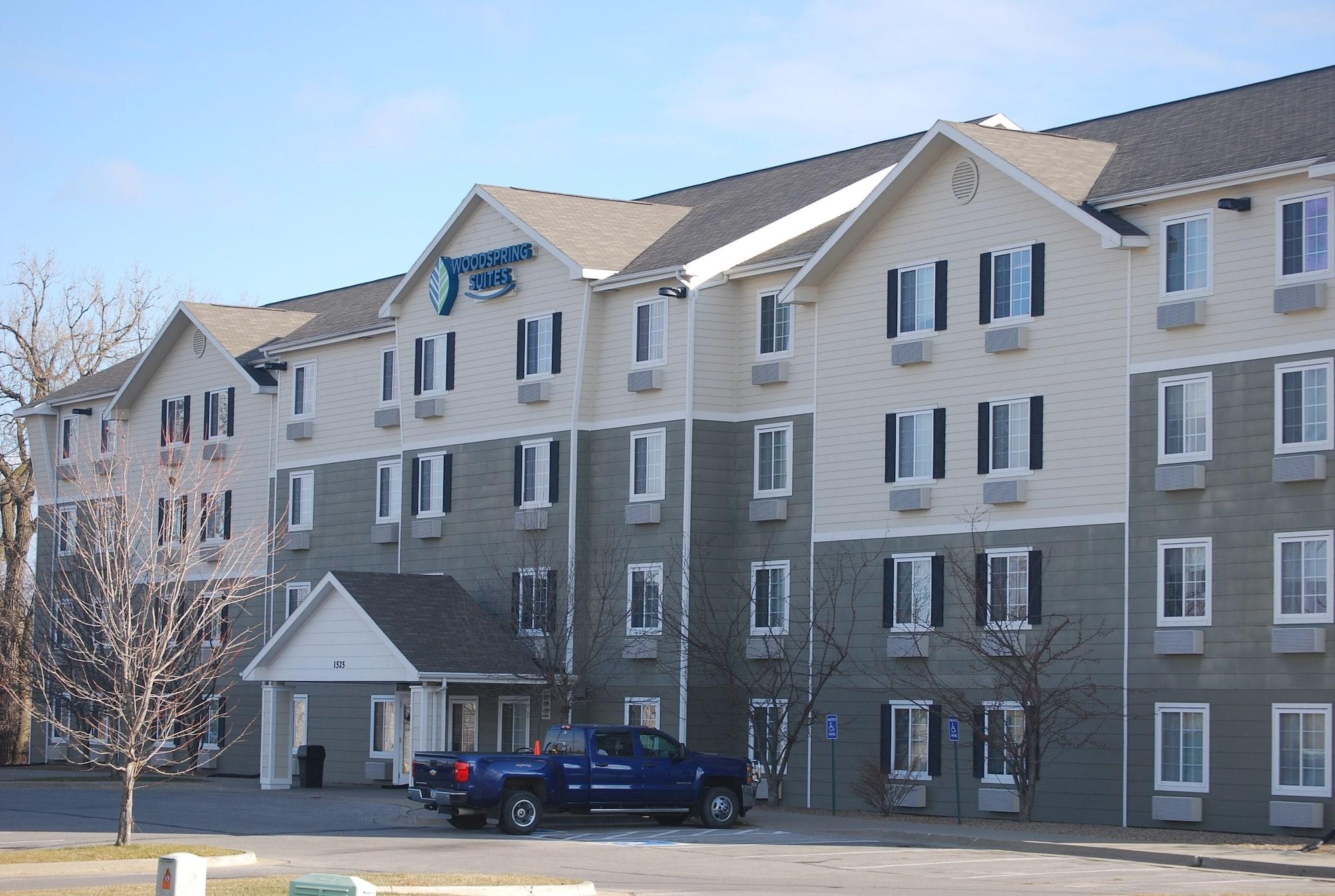 Vista Exterior WoodSpring Suites Des Moines Pleasant Hill
