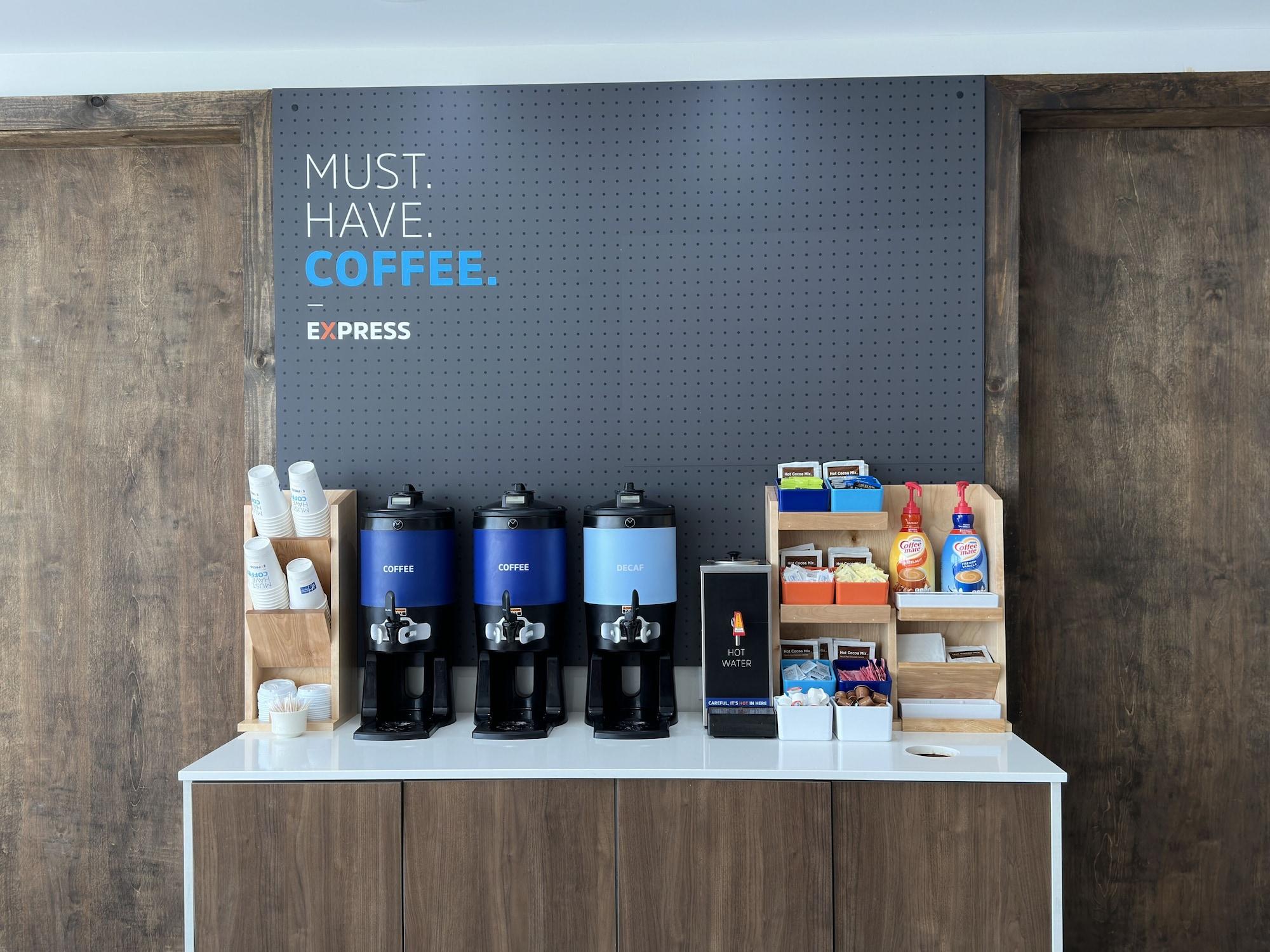 Bar/Salón Holiday Inn Express Big Rapids by IHG