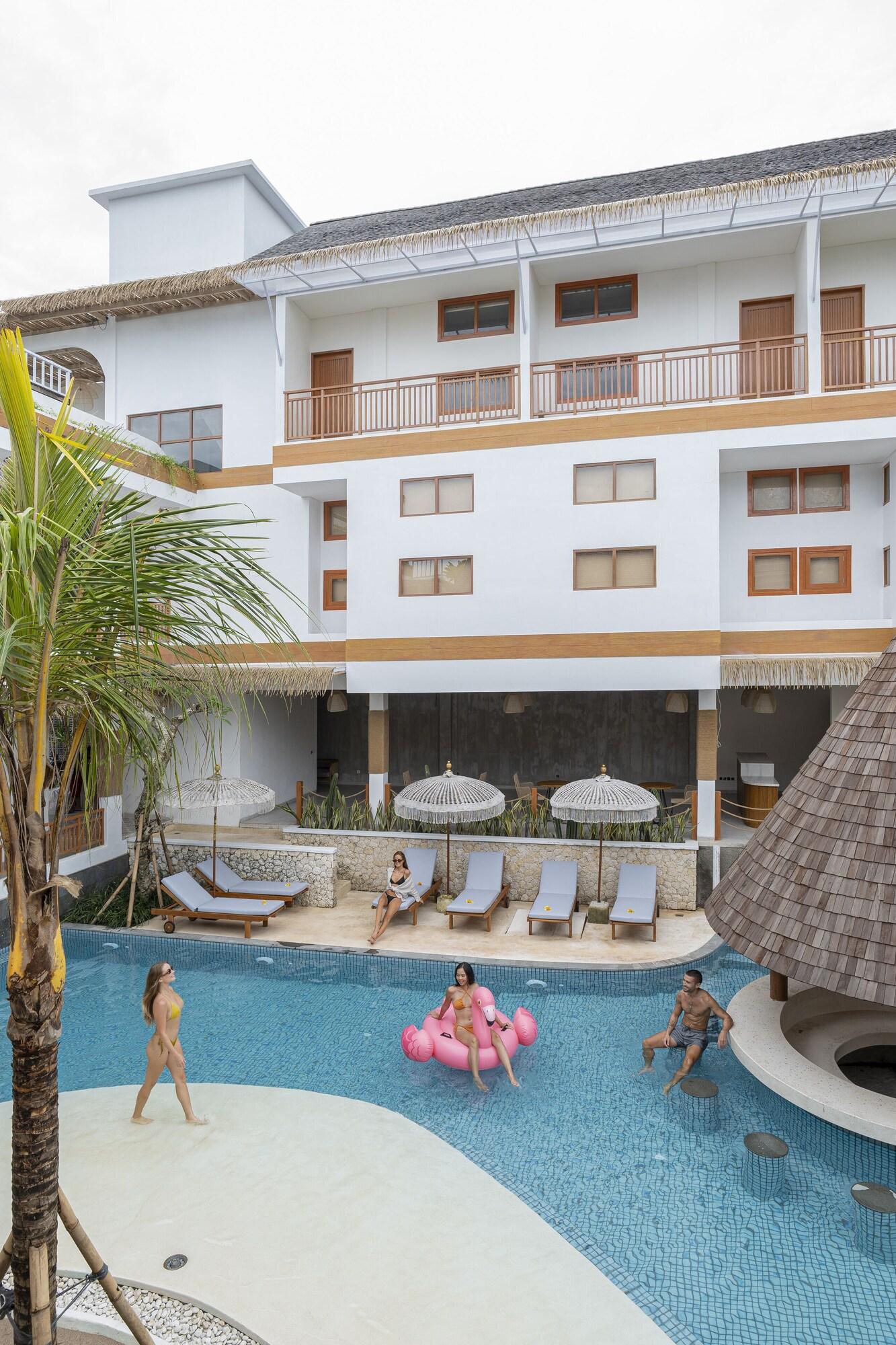 Vista Piscina Roomates Beach Hostel Canggu by Ini Vie Hospitality