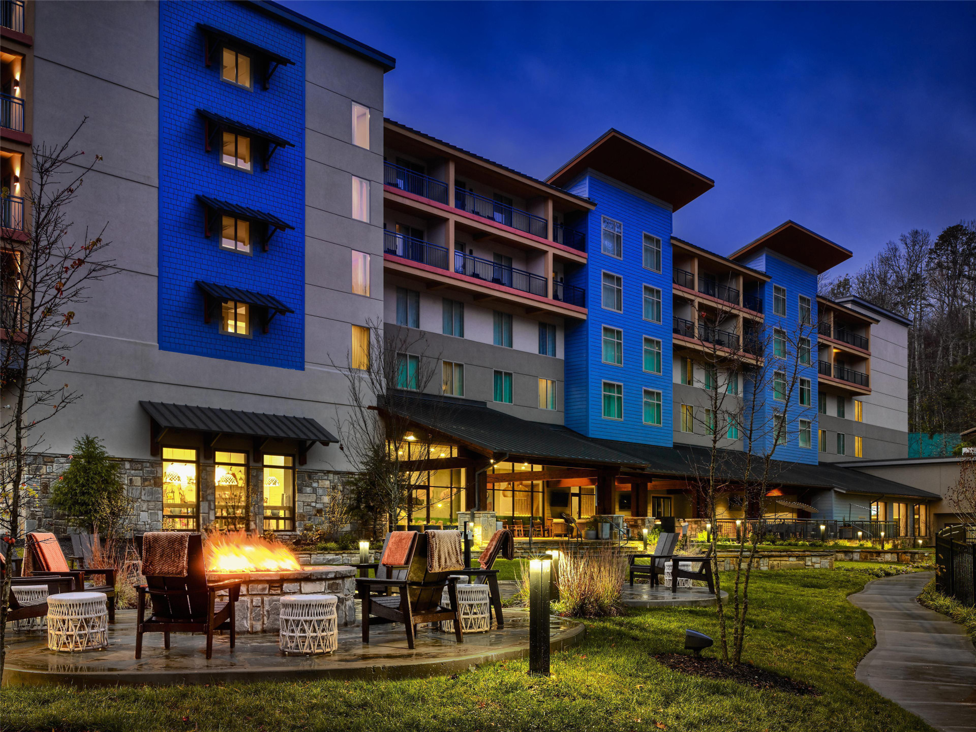 Vista Exterior Embassy Suites By Hilton Gatlinburg Resort
