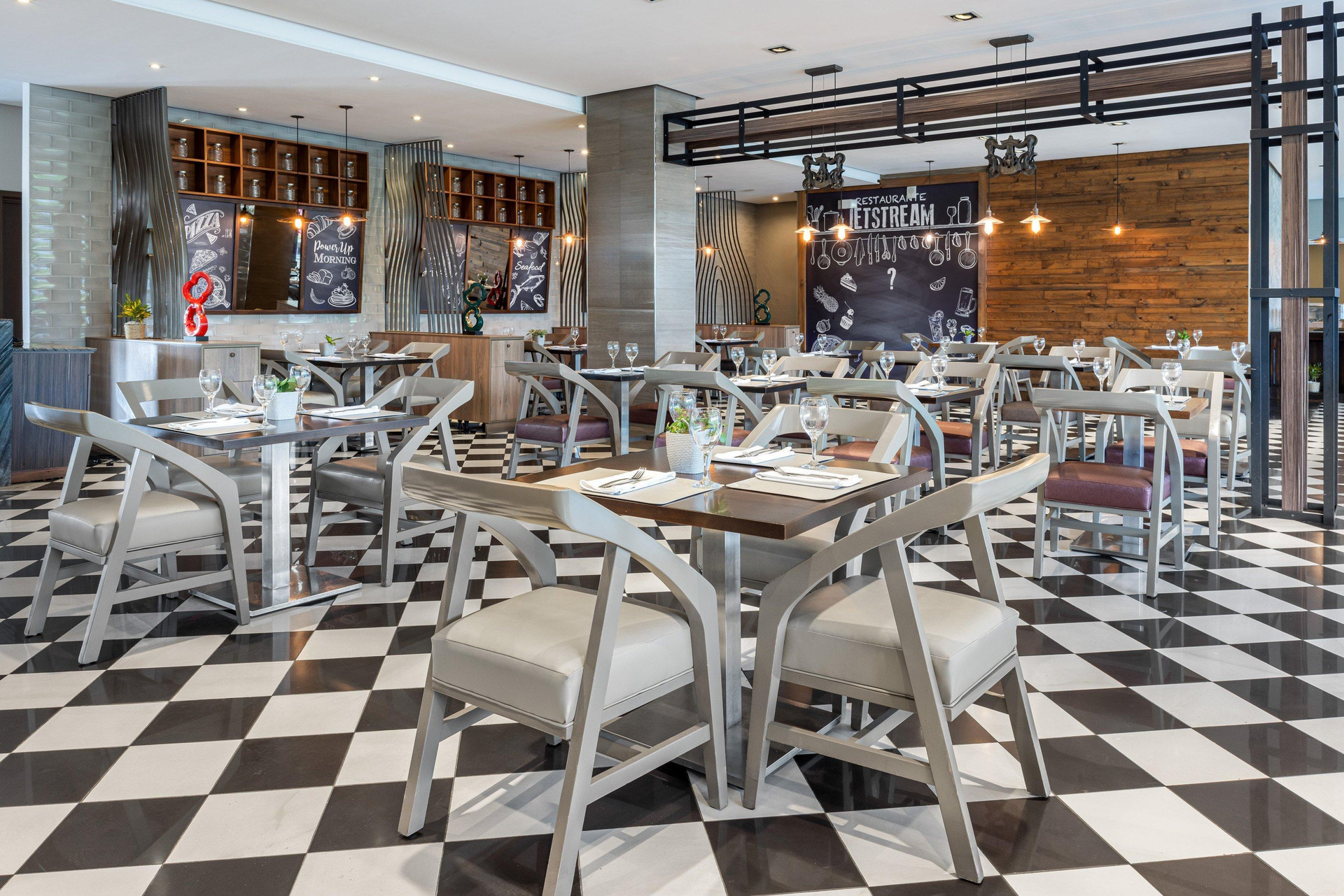 Restaurant Crowne Plaza Panama Airport by IHG