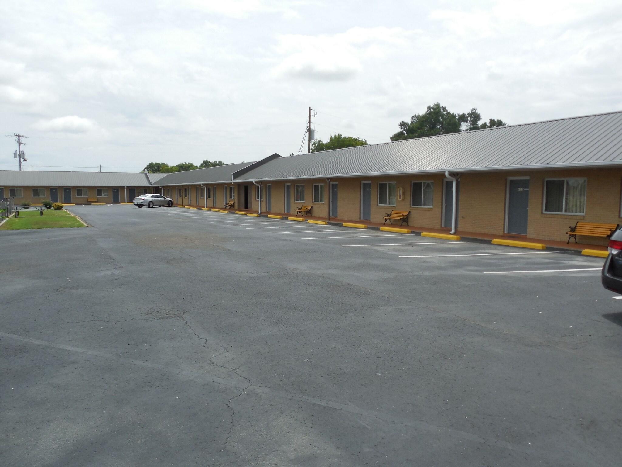 Varios River Heights Motel