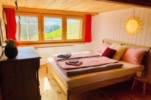 Alojamiento - Farmhouse in secluded location for 10 people with pool and hot tub & dogs welcome