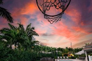 Alquiler Vacacional - Miami 5BR Villa w/ Heated Pool, Games & BBQ L01