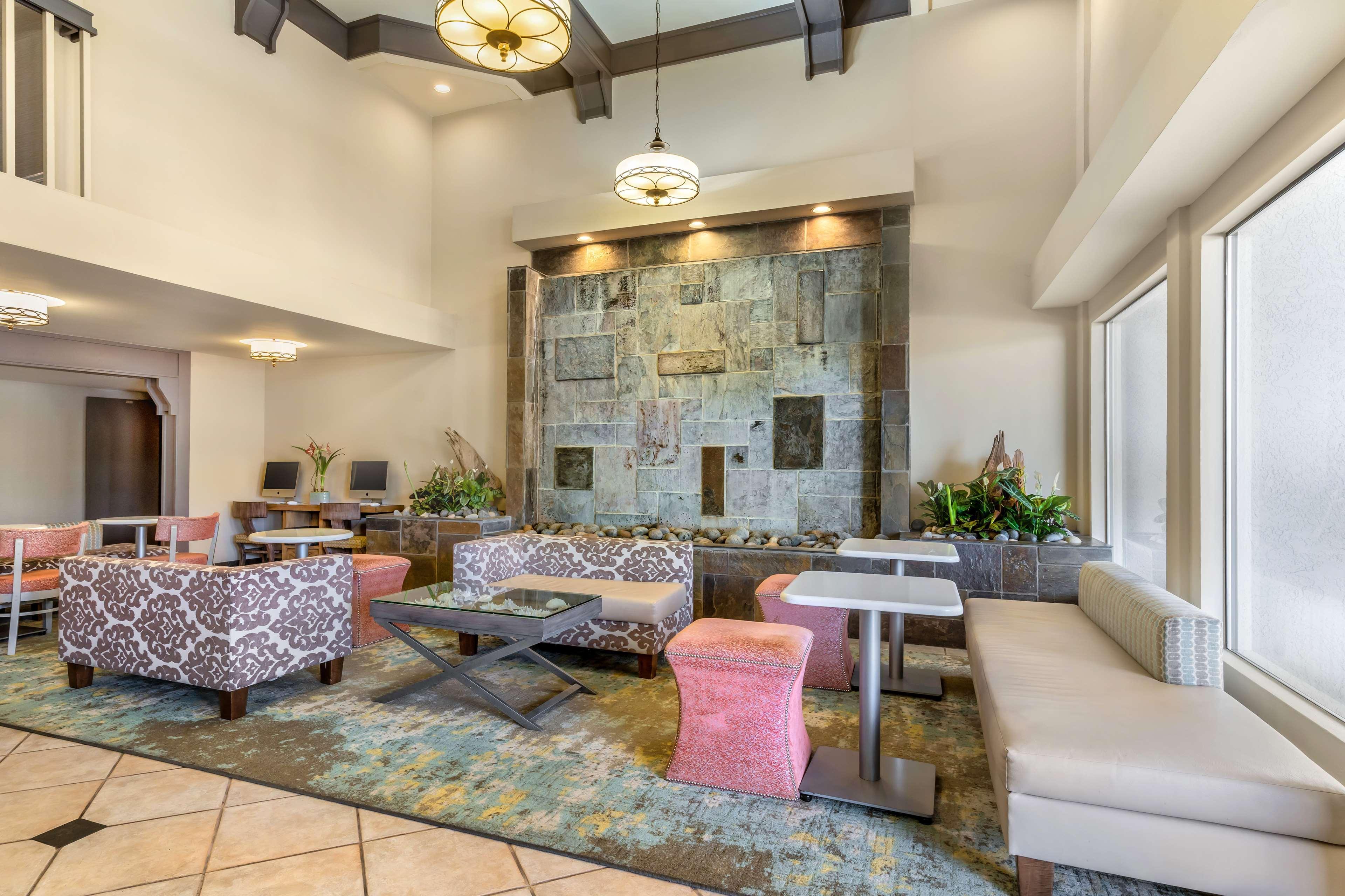Vista Lobby Best Western Plus Monterey Inn