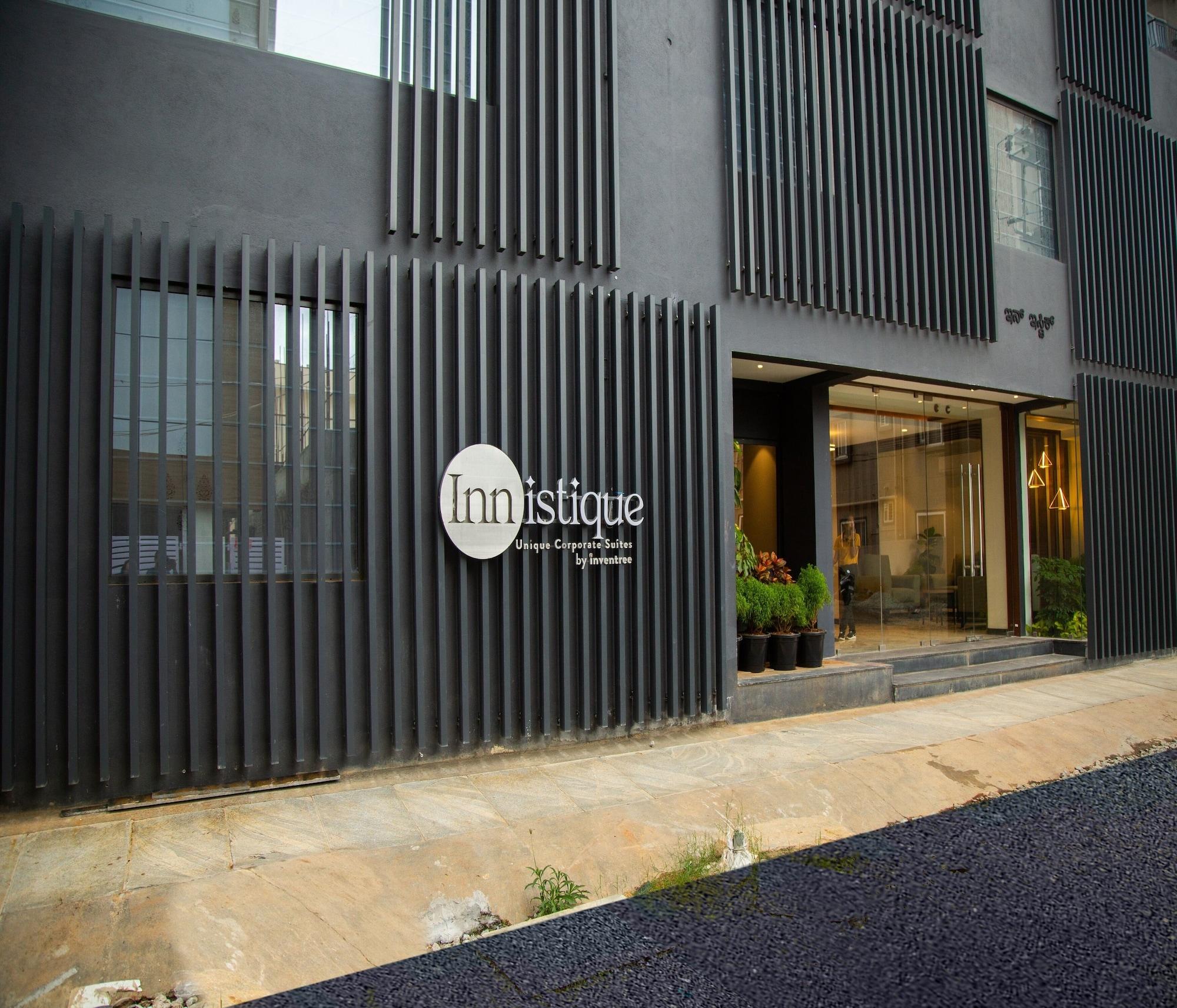 Vista Exterior Innistique by Inventree