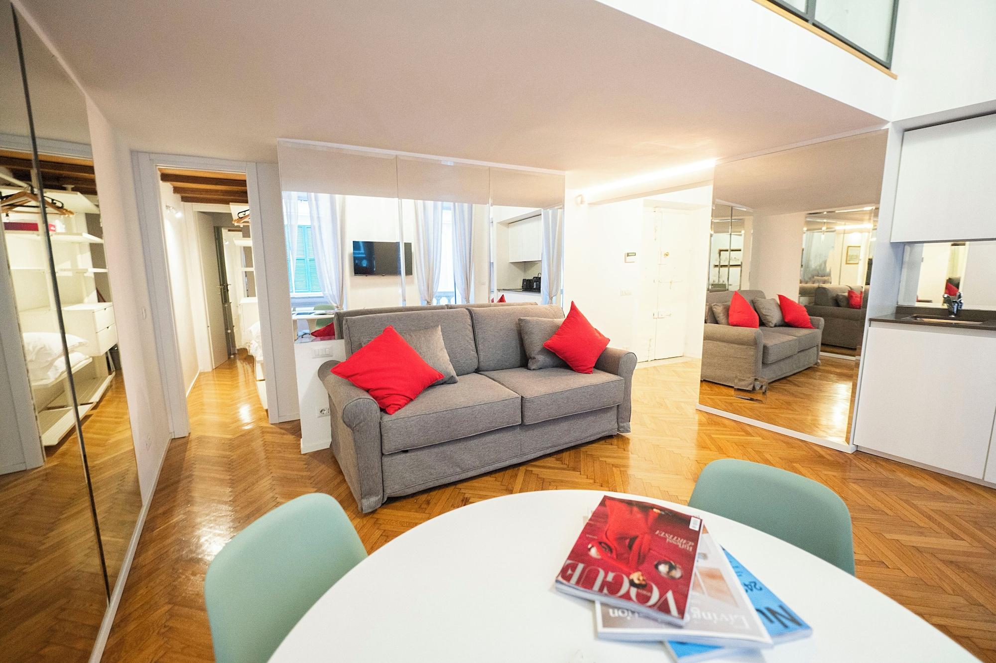 Varios Spanish Steps Romantic Nest With Balcony