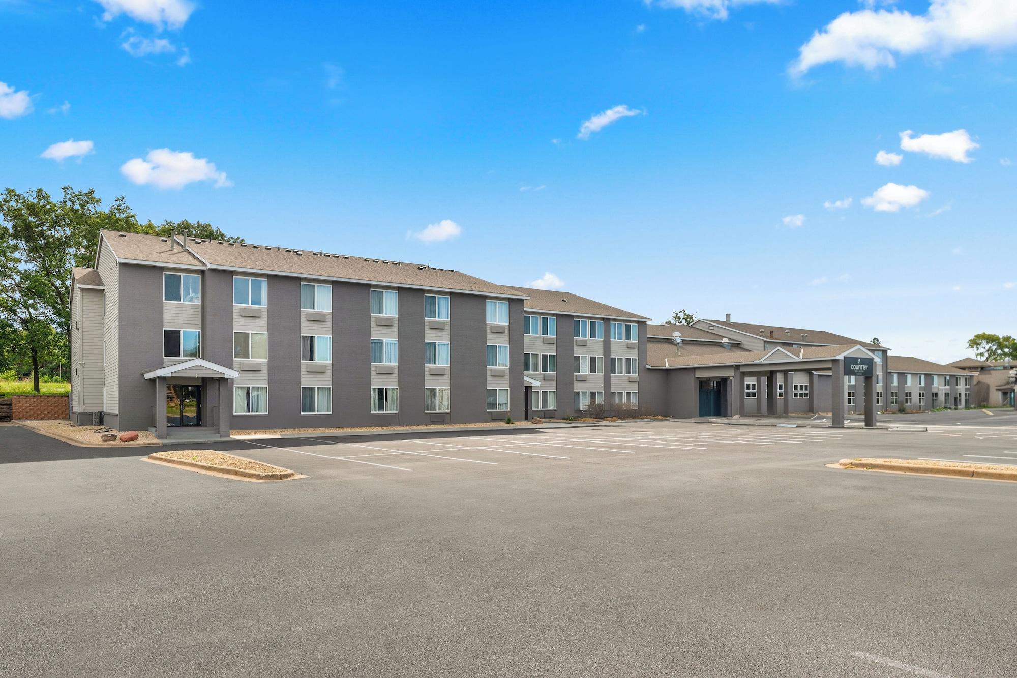 Vista Exterior Country Inn & Suites by Radisson, Coon Rapids, MN