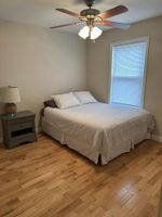 Alquiler Vacacional - Amazing Value- Spacious Townhouse Unit Walking Distance from DT Bloomington
