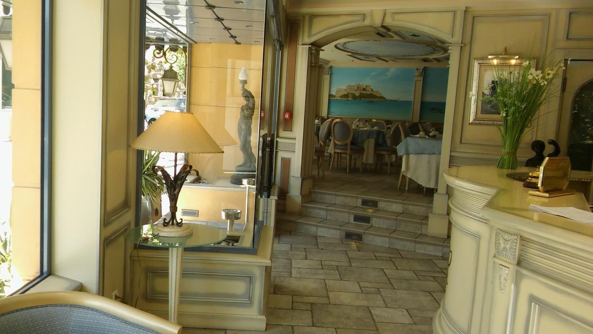 Vista Lobby Hotel le Rocher