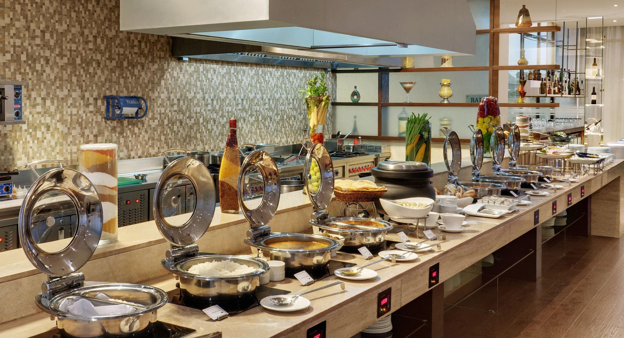 Restaurant Four Points by Sheraton New Delhi, Airport Highway