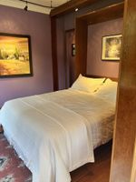 Alquiler Vacacional - Beautiful heritage home suite on main floor in Nelson's best location. Upscale.
