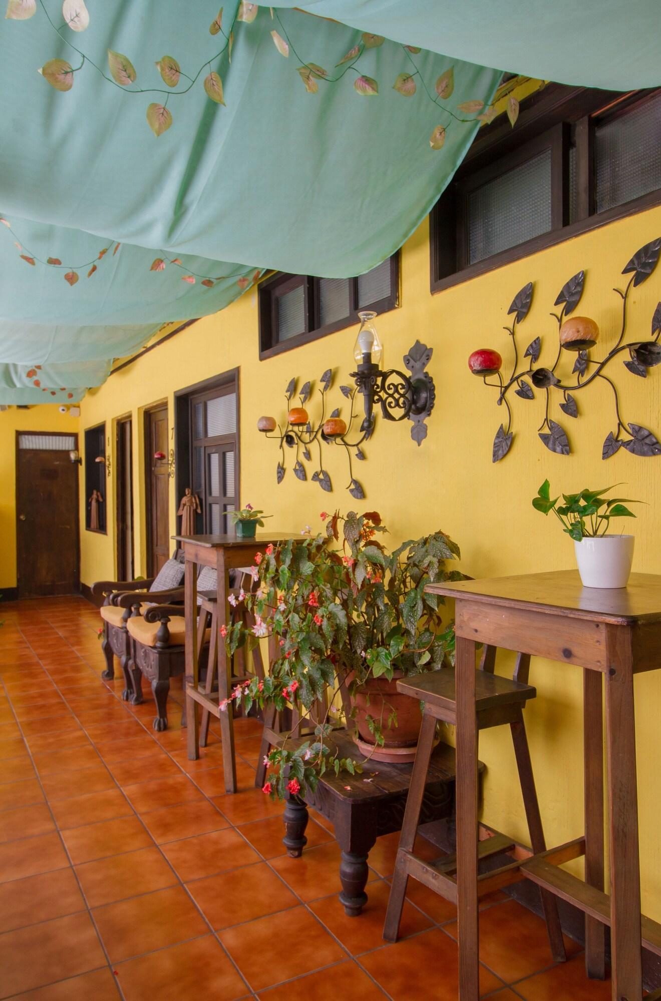 Varios Posada Doña Luisa