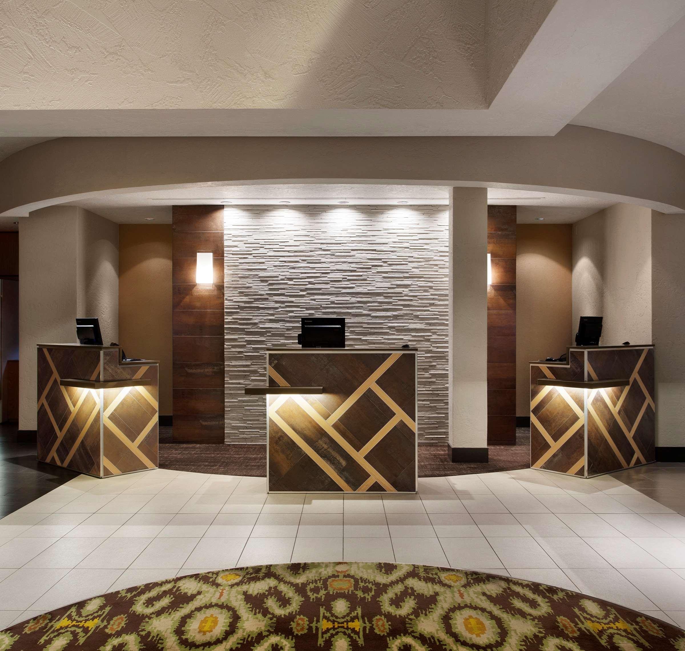 Vista Lobby Embassy Suites by Hilton Phoenix Tempe
