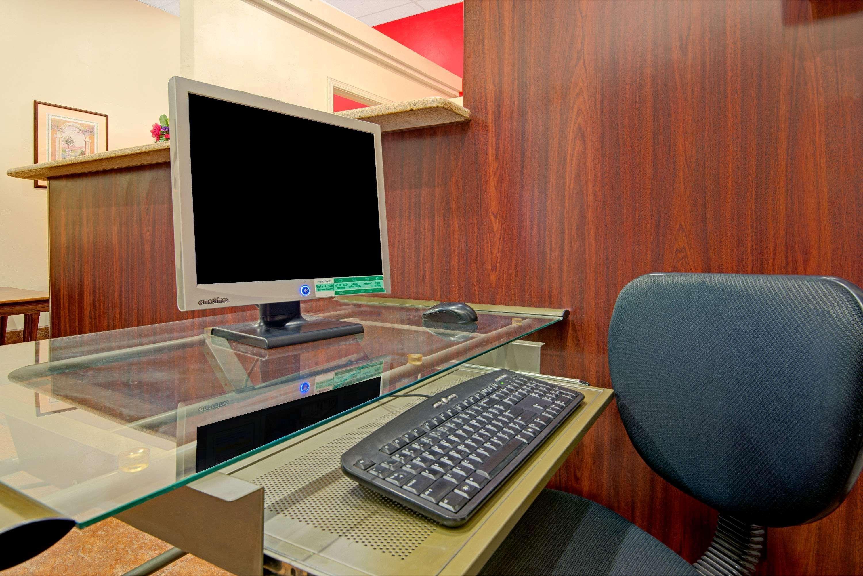 Centro de Negocios Super 8 by Wyndham Las Cruces University Area