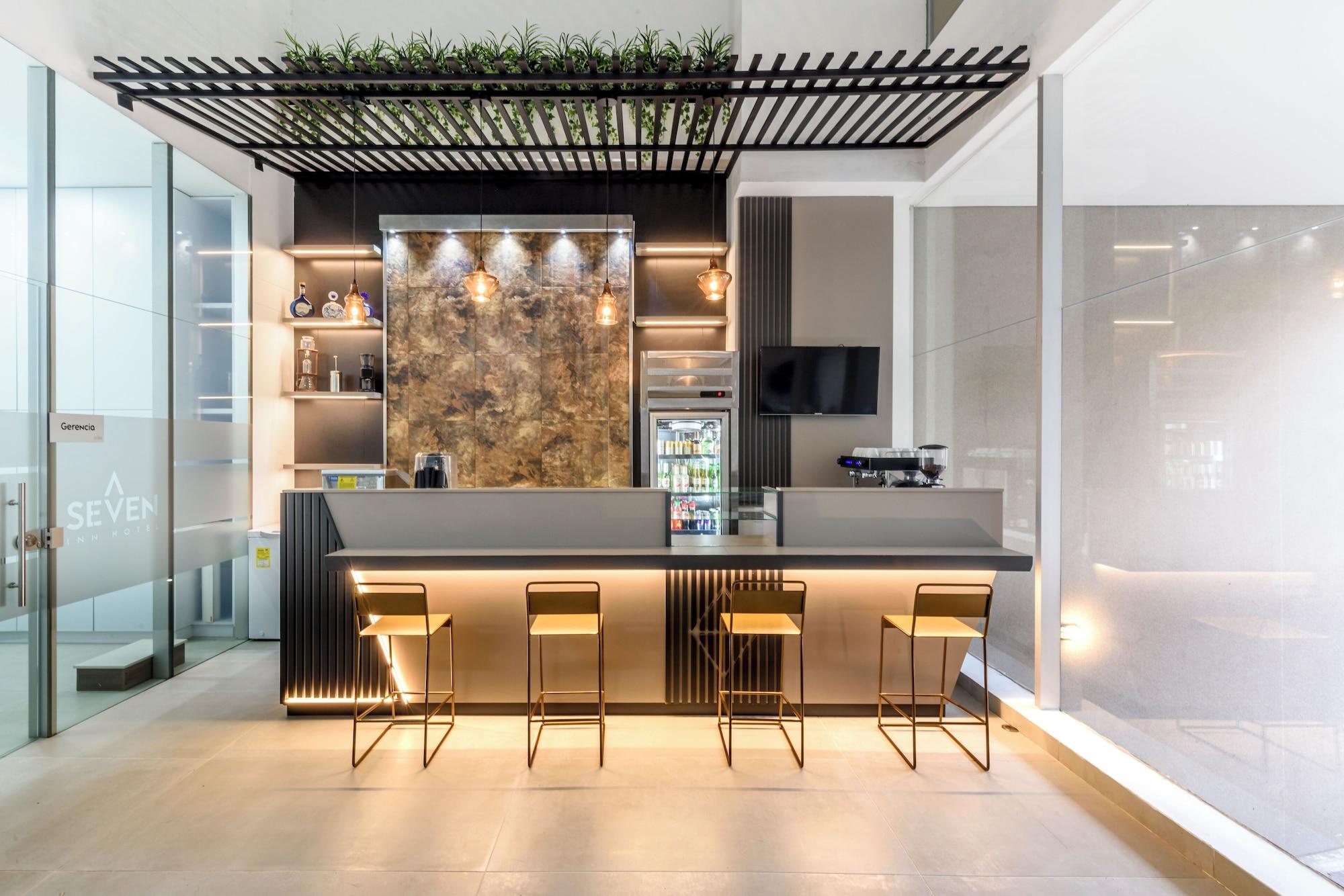 Bar/Salón Seven Inn Hotel