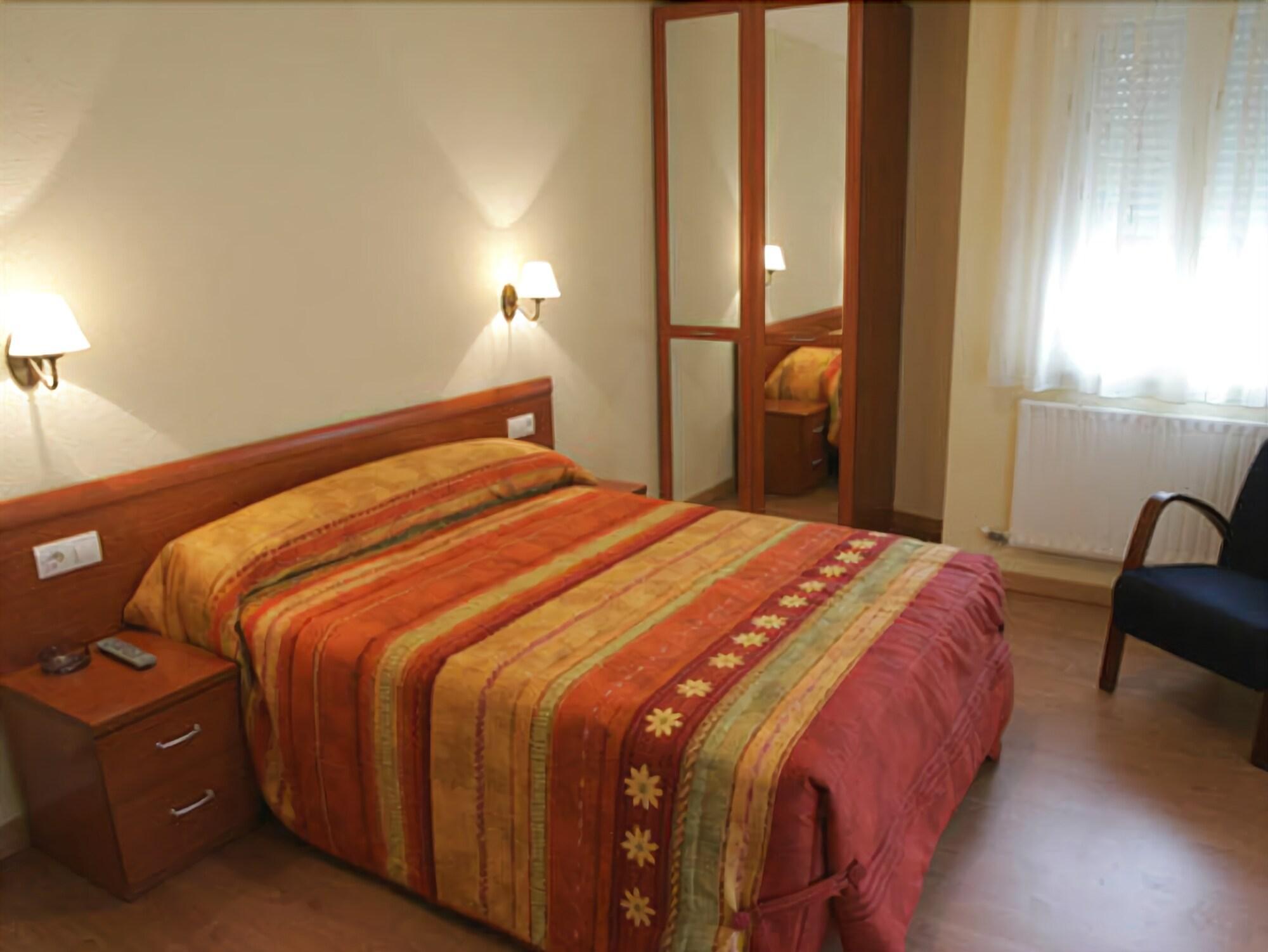 Vista Exterior Hostal Hispanico II