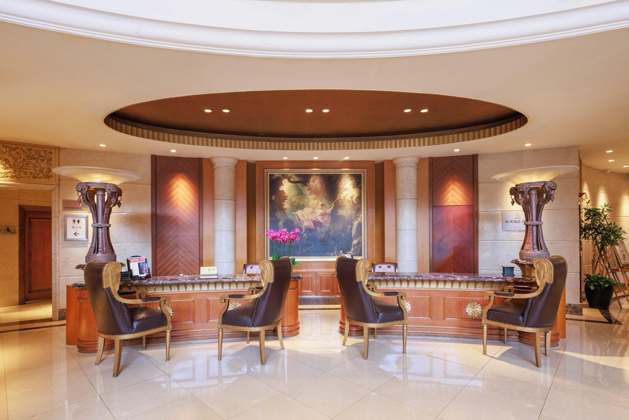 Vista Lobby Grand Noble Hotel