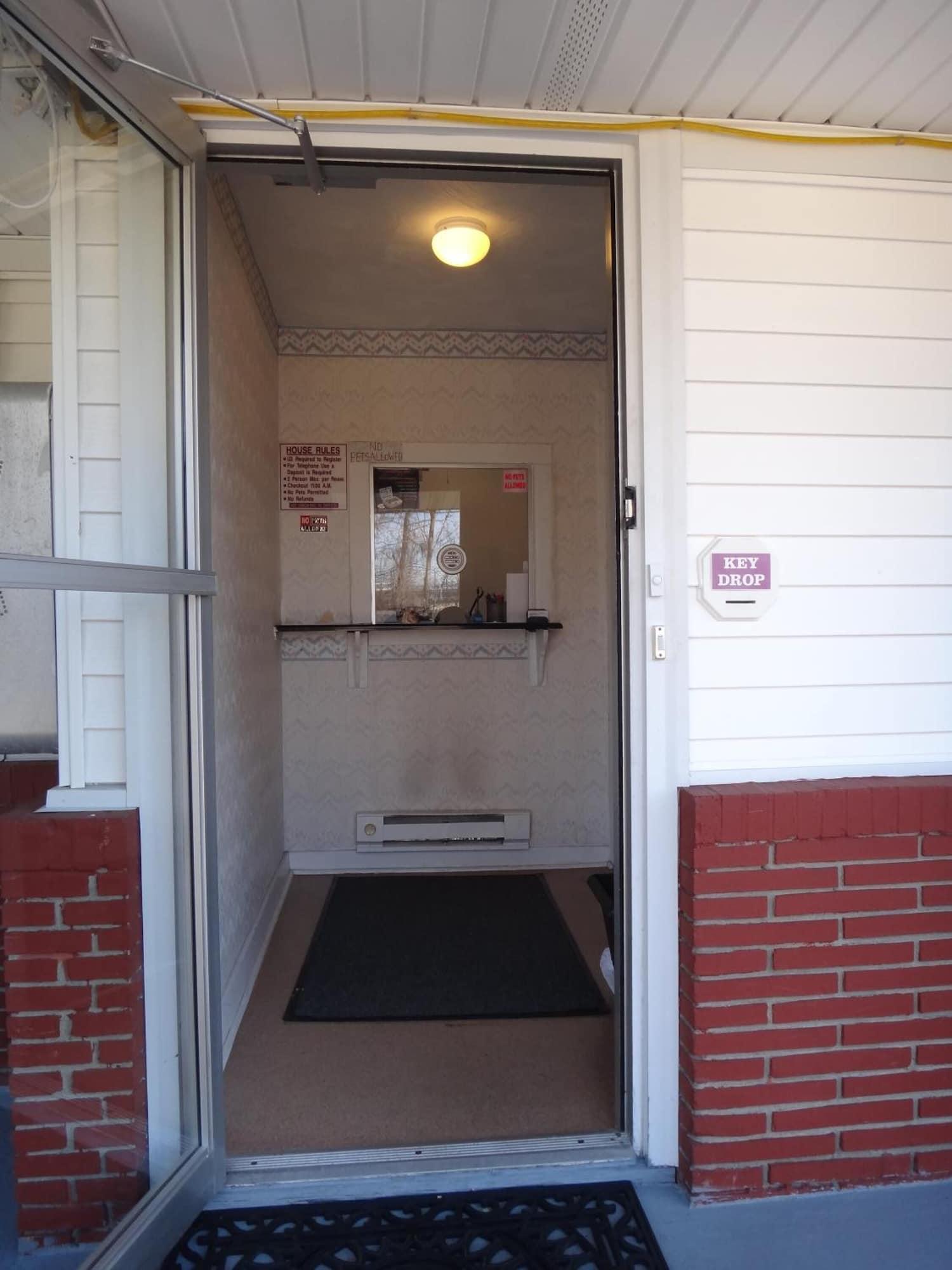 Vista Exterior Budget Motor Inn - Mahopac