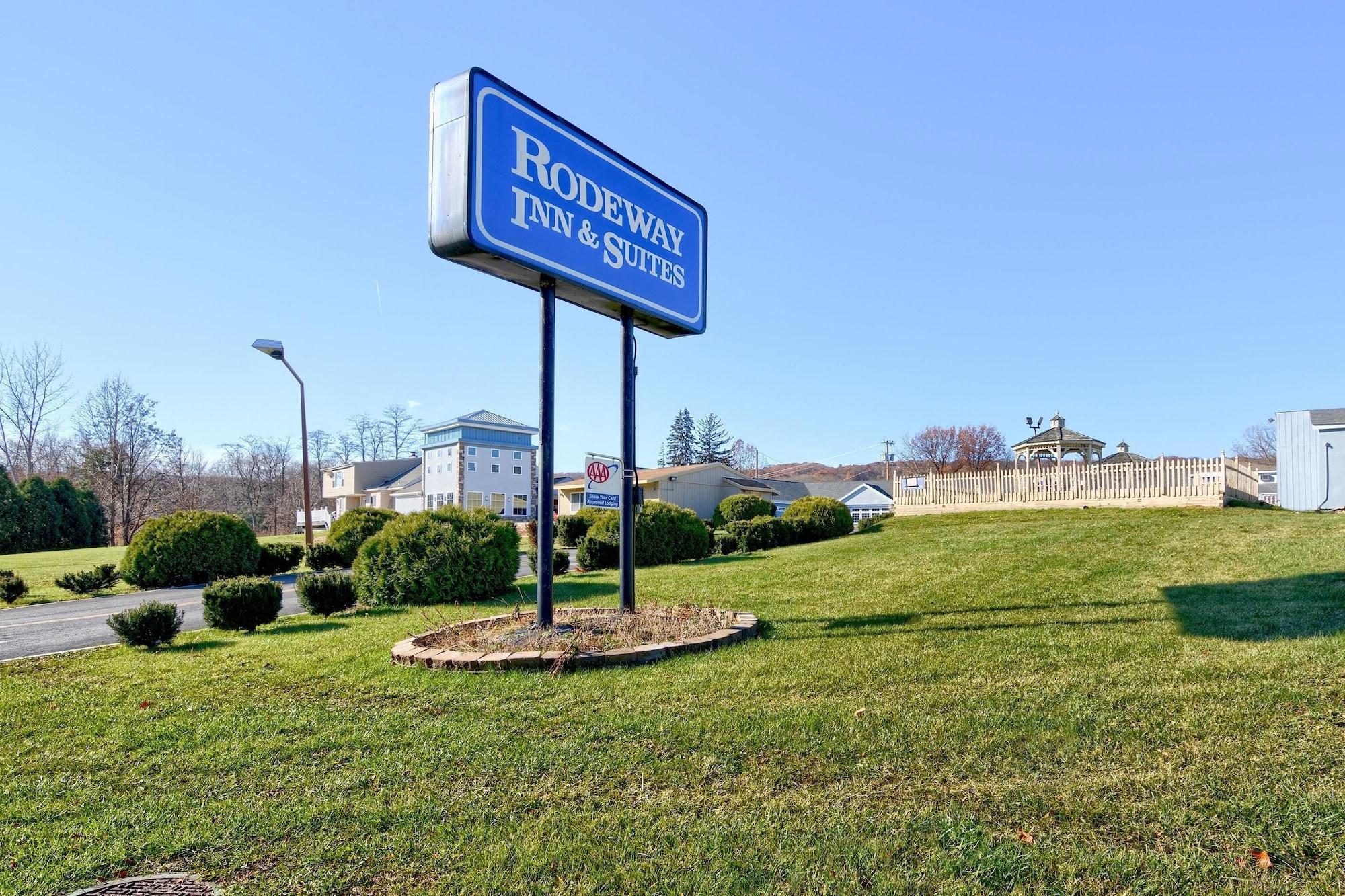 Vista Exterior Rodeway Inn And Suites