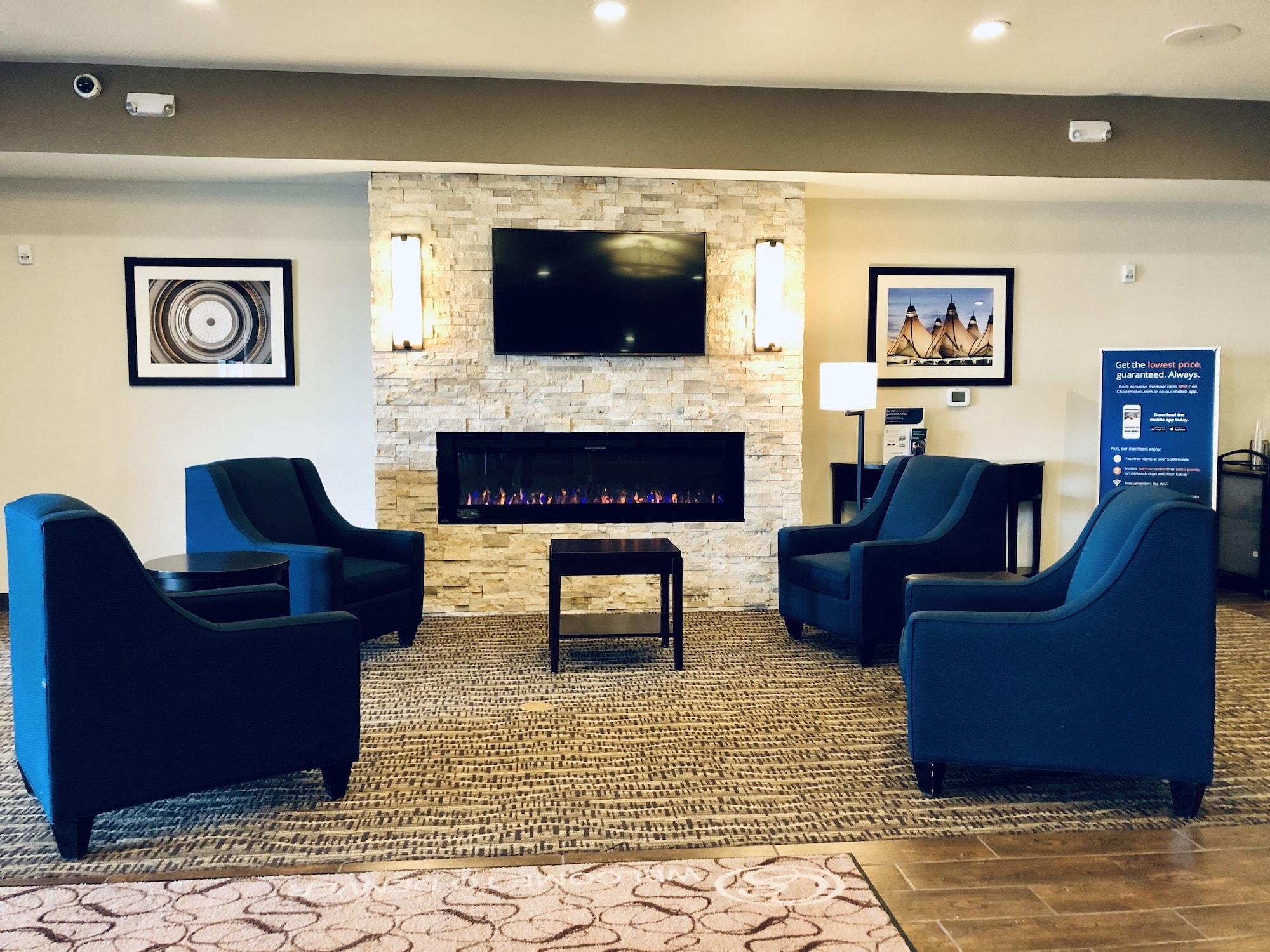 Vista Lobby Comfort Suites Denver International Airport