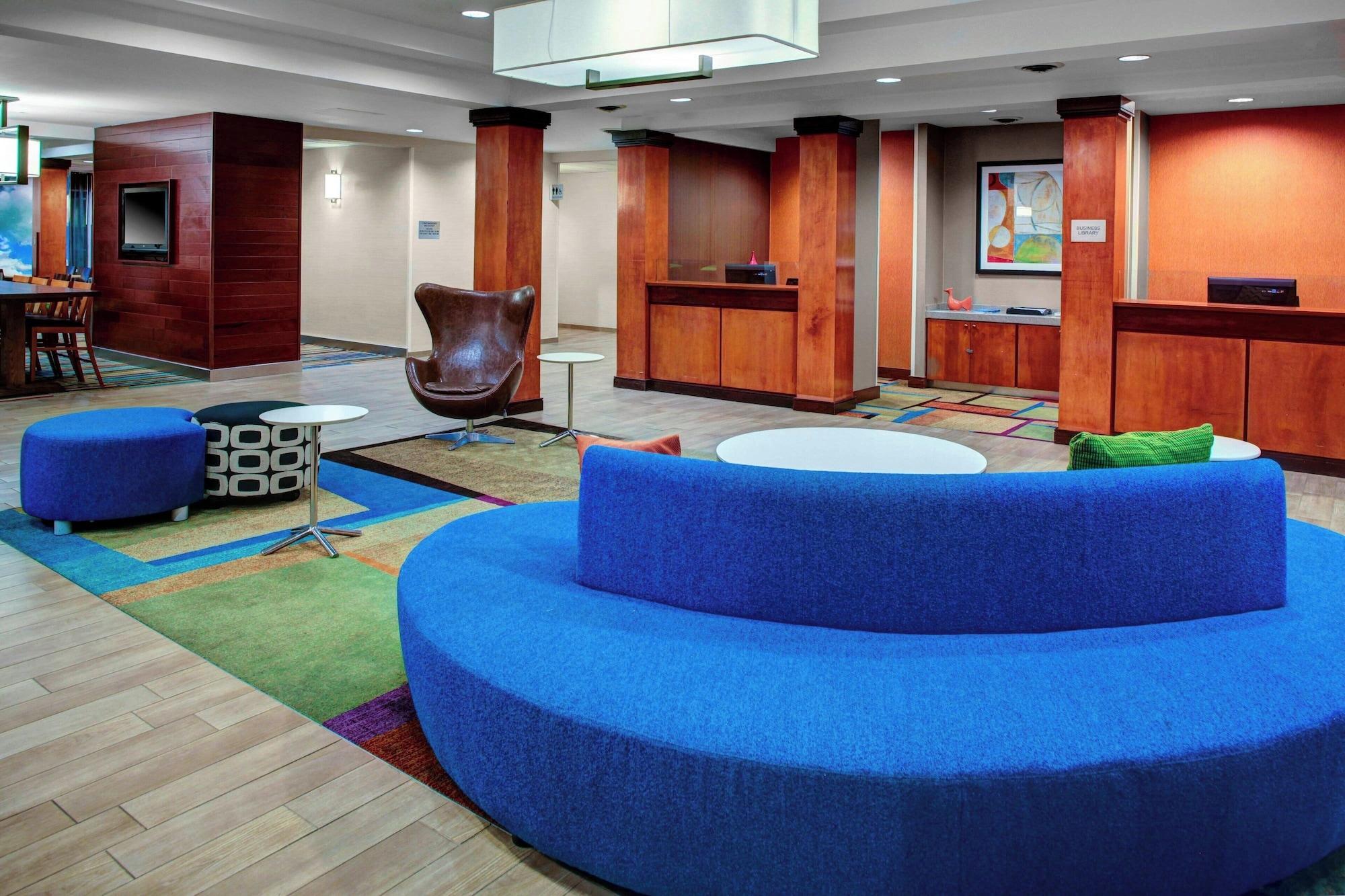 Vista Lobby Fairfield Inn & Suites by Marriott - Emporia