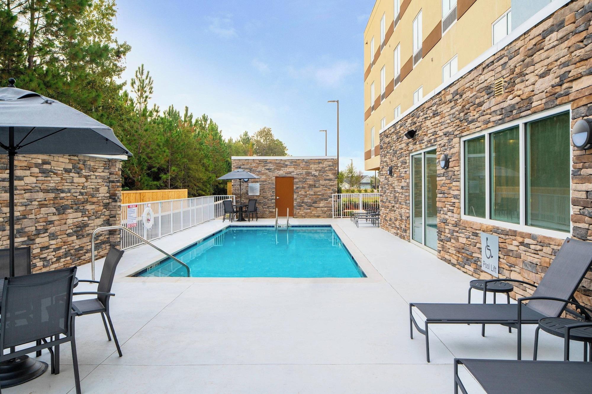 Vista Piscina Fairfield by Marriott Inn & Suites Pensacola Pine Forest