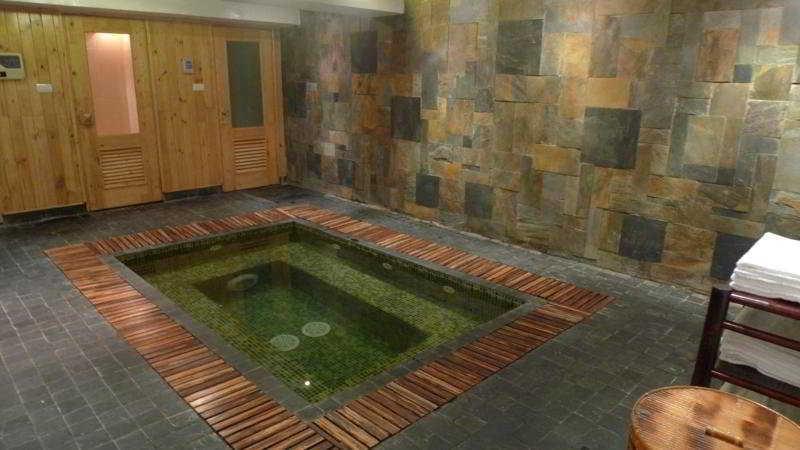 Vista Piscina Atrium Hanoi Hotel