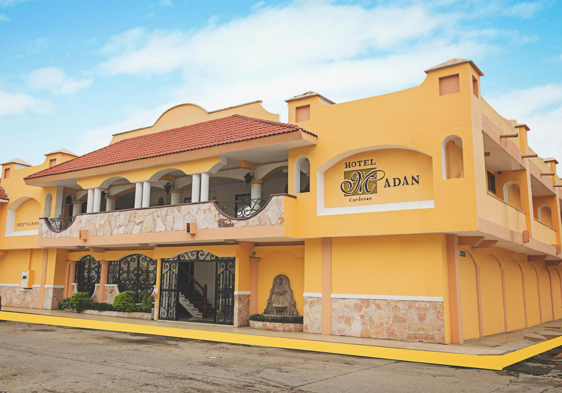 Vista Exterior Hotel Madan Cardenas