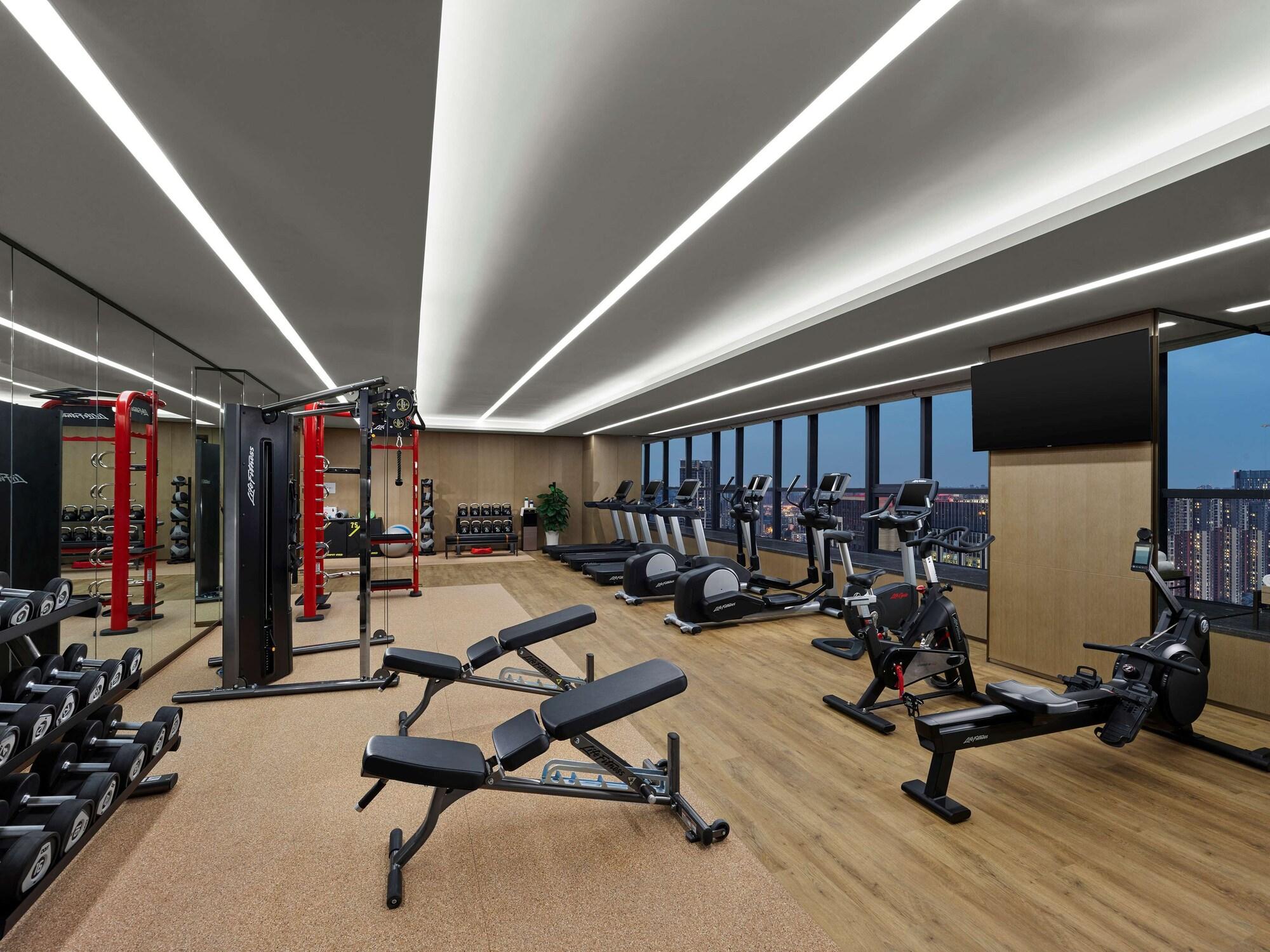 Gimnasio DoubleTree by Hilton Chengdu Riverside - Close to Panda Base and Chengdu East Railway
