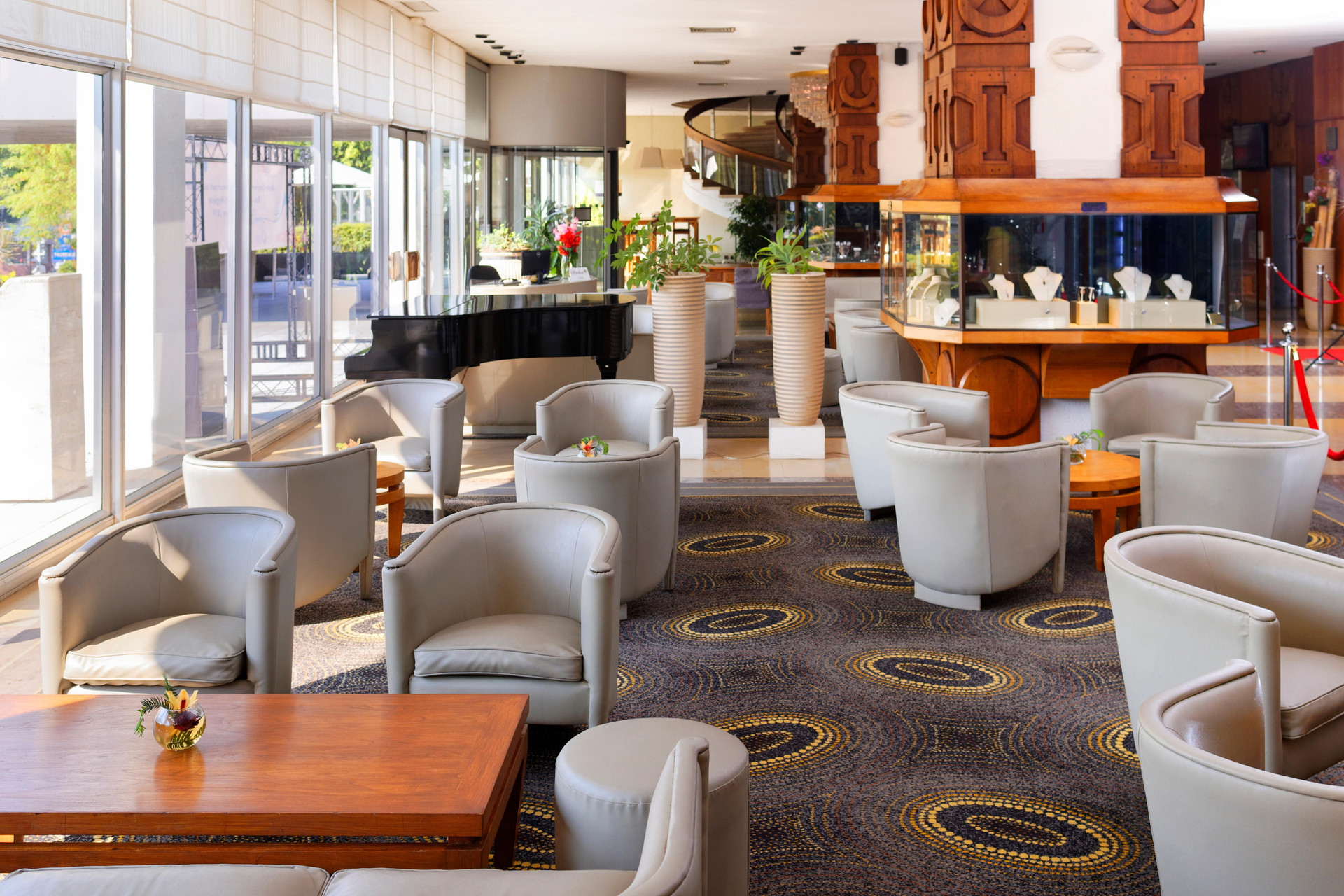 Vista Lobby Carlton Hotel
