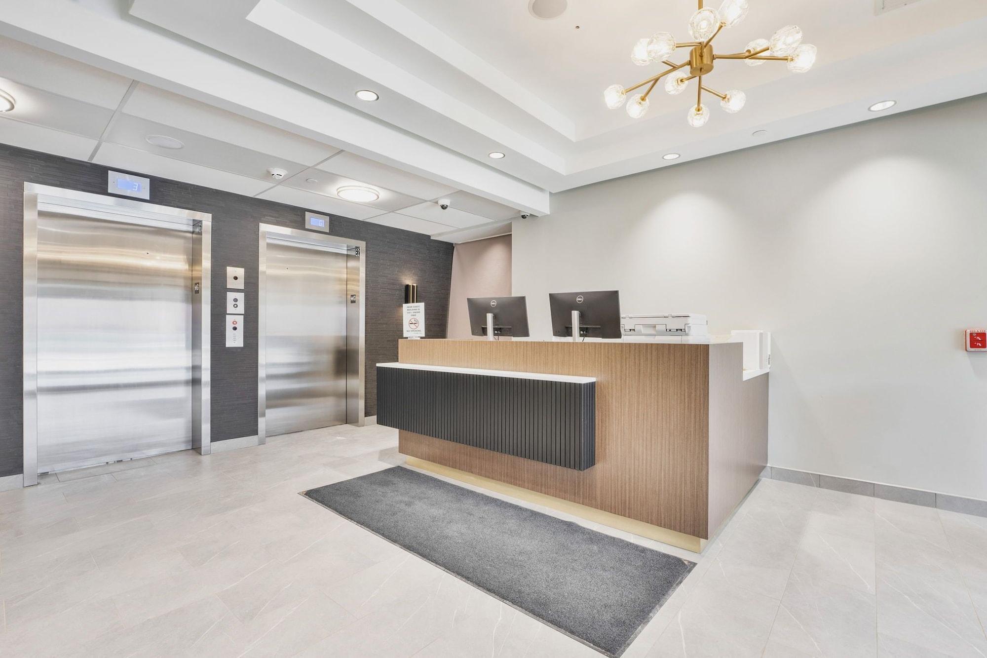 Vista Lobby Skye Hotel & Residences