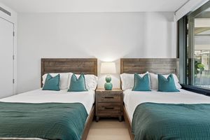 Alojamiento - The Pearl Coast Modern Brand New 2BR Rooftop Pool, Gym And Sauna