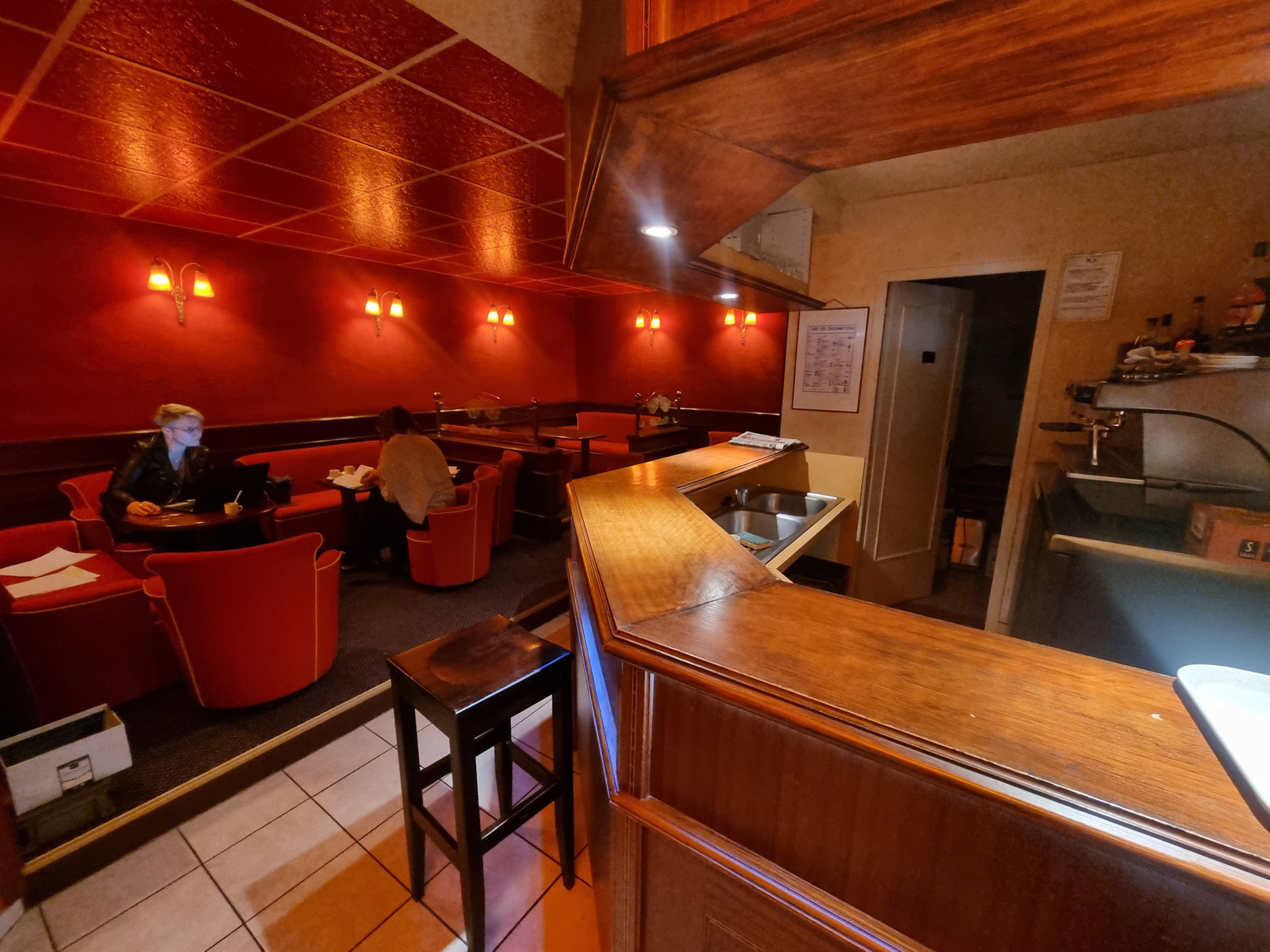 Bar/Salón Logis Hotel Sully le Chateau